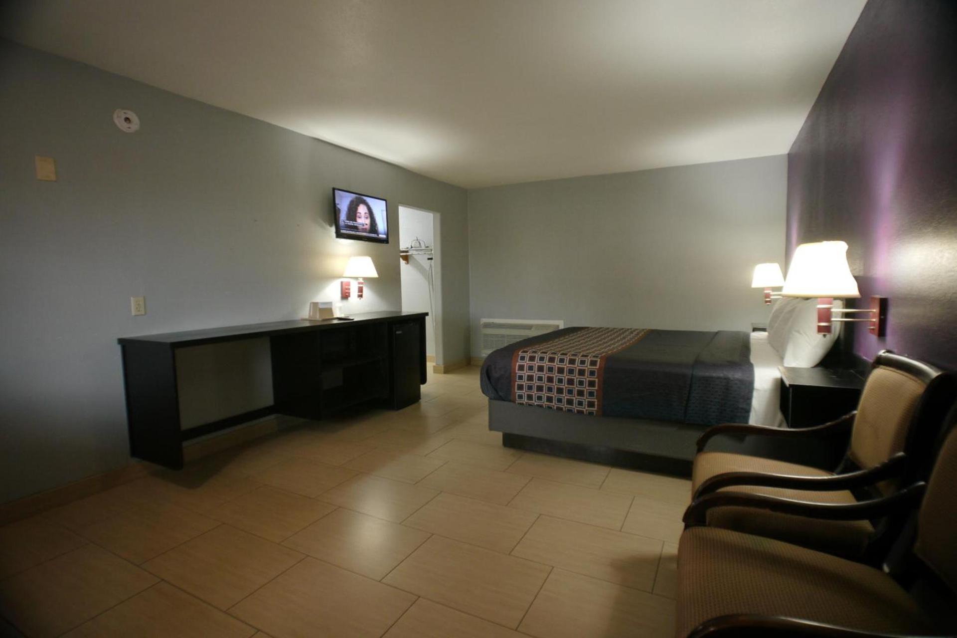 Texas Inn McAllen Airport photo 20