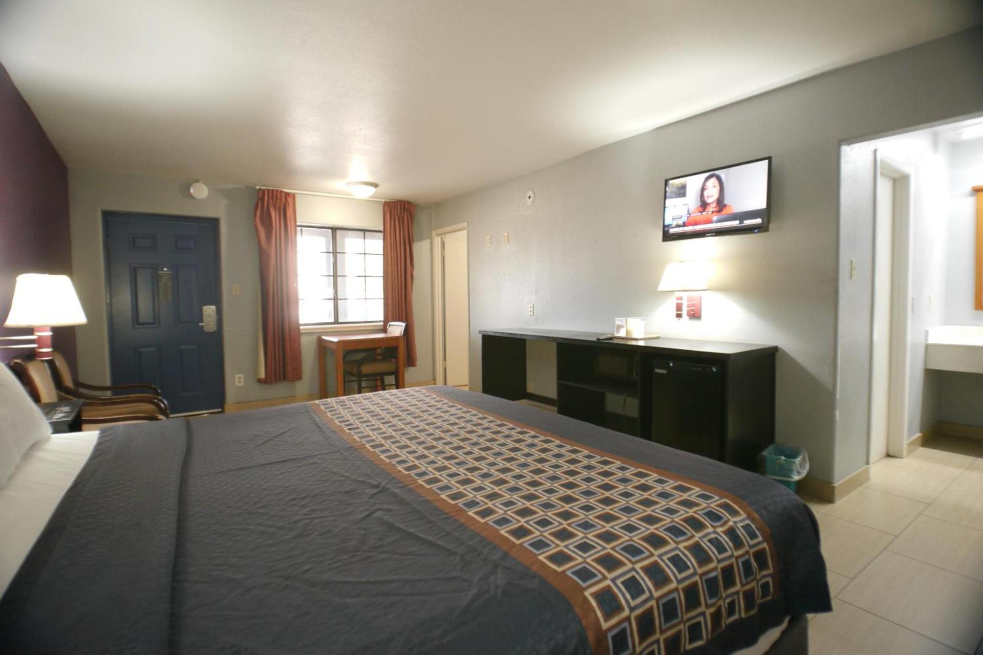 Texas Inn McAllen Airport photo 27