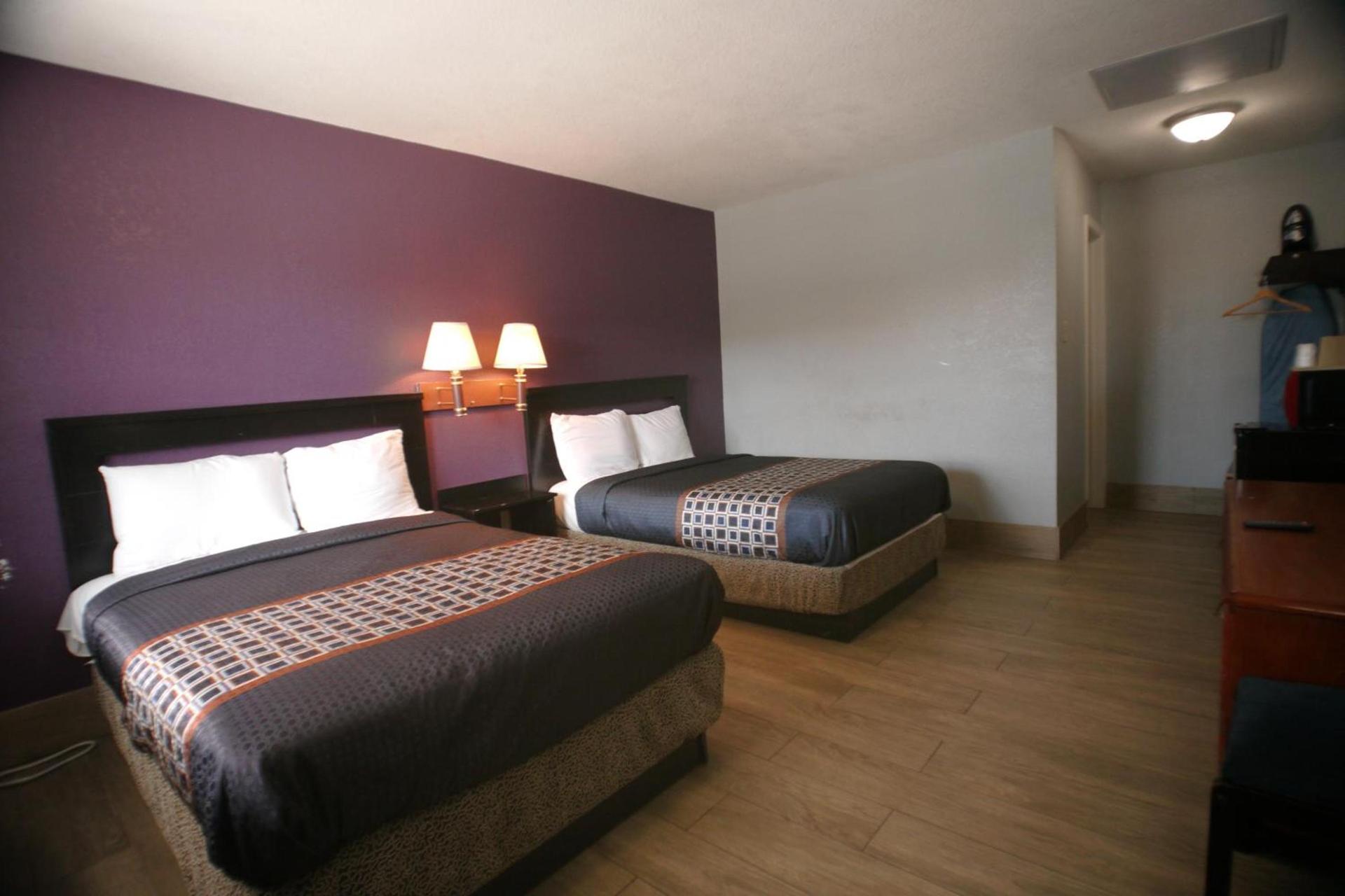 Texas Inn McAllen Airport photo 26