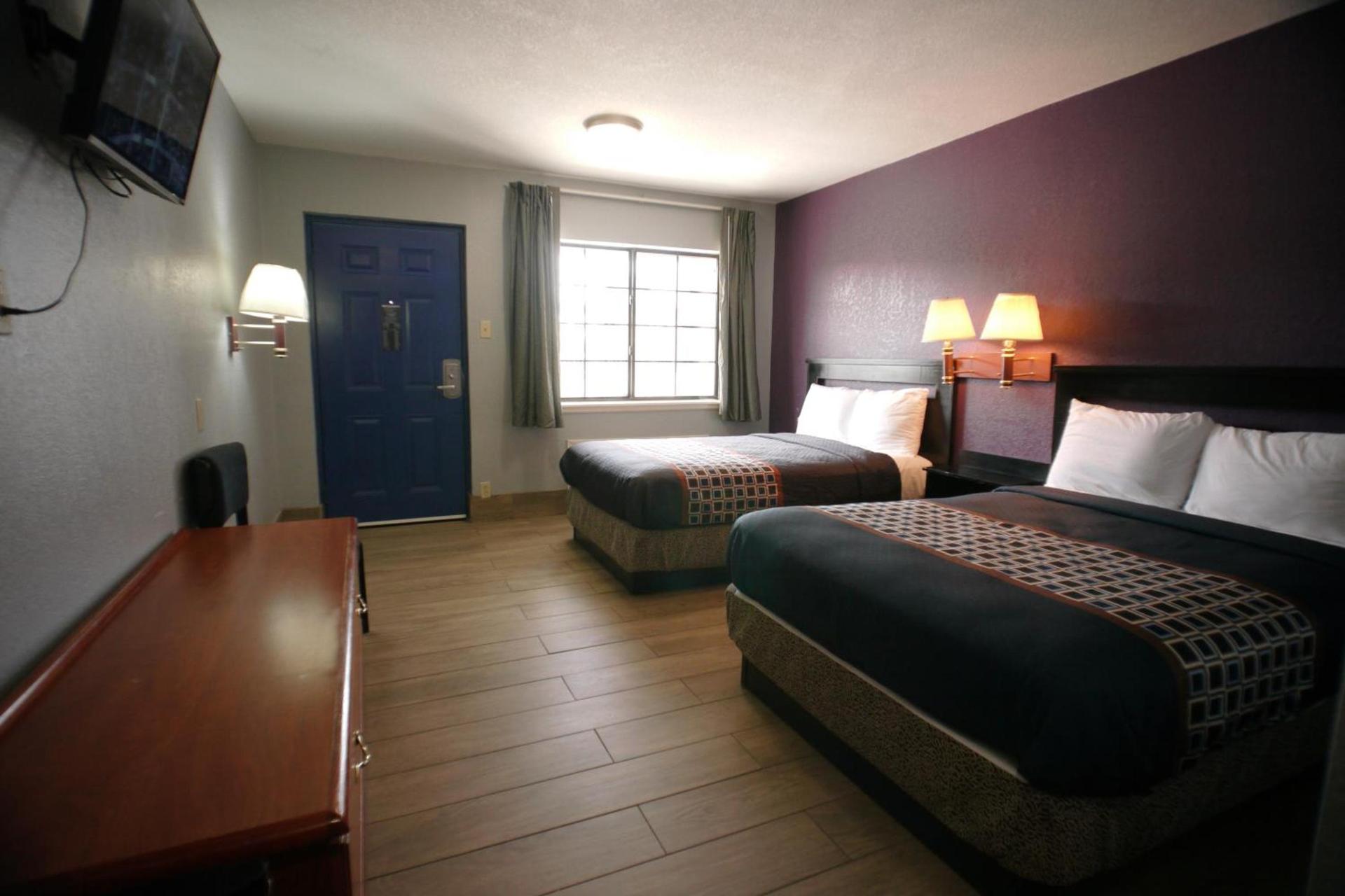 Texas Inn McAllen Airport photo 32