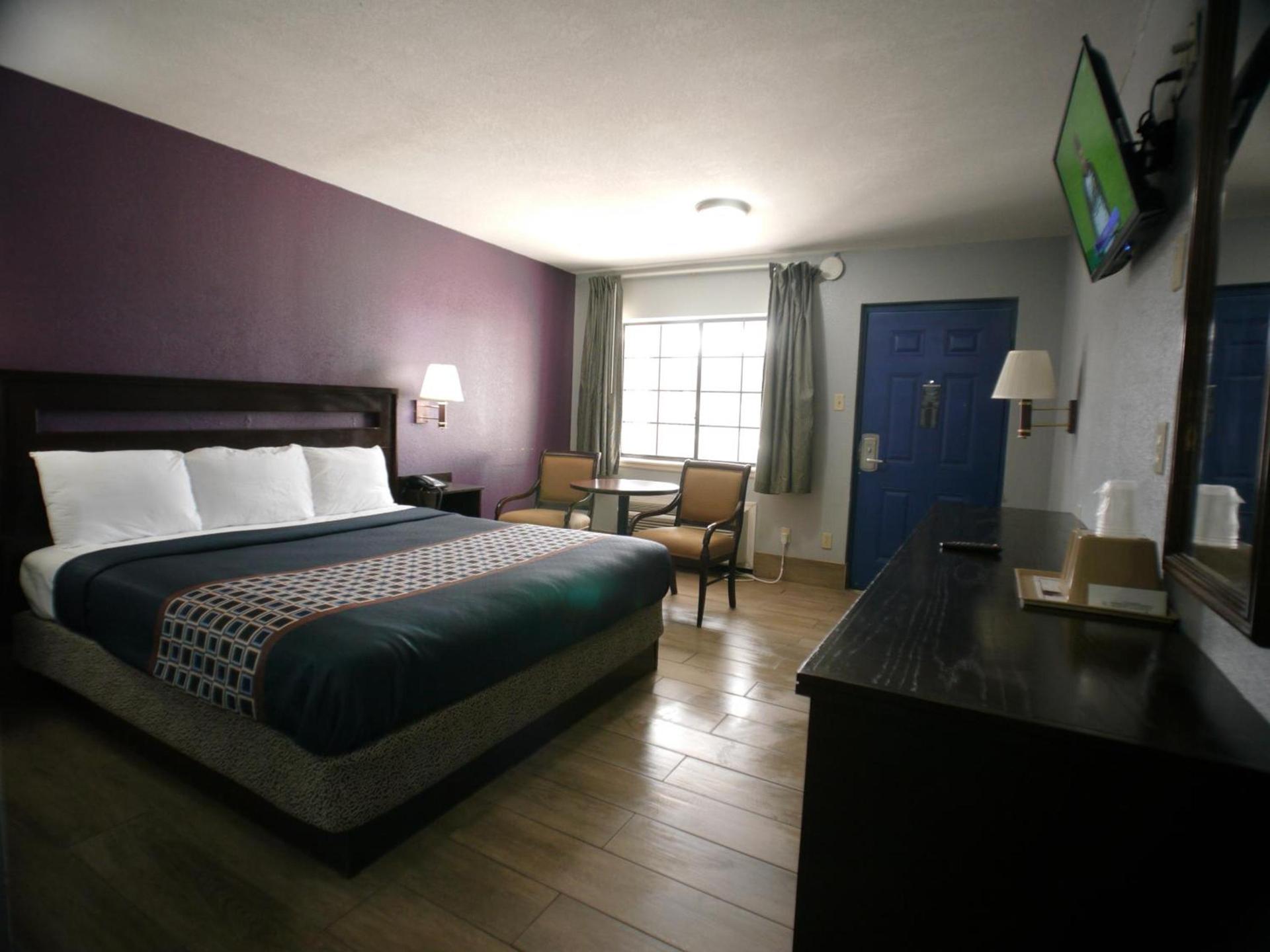 Texas Inn McAllen Airport photo 37
