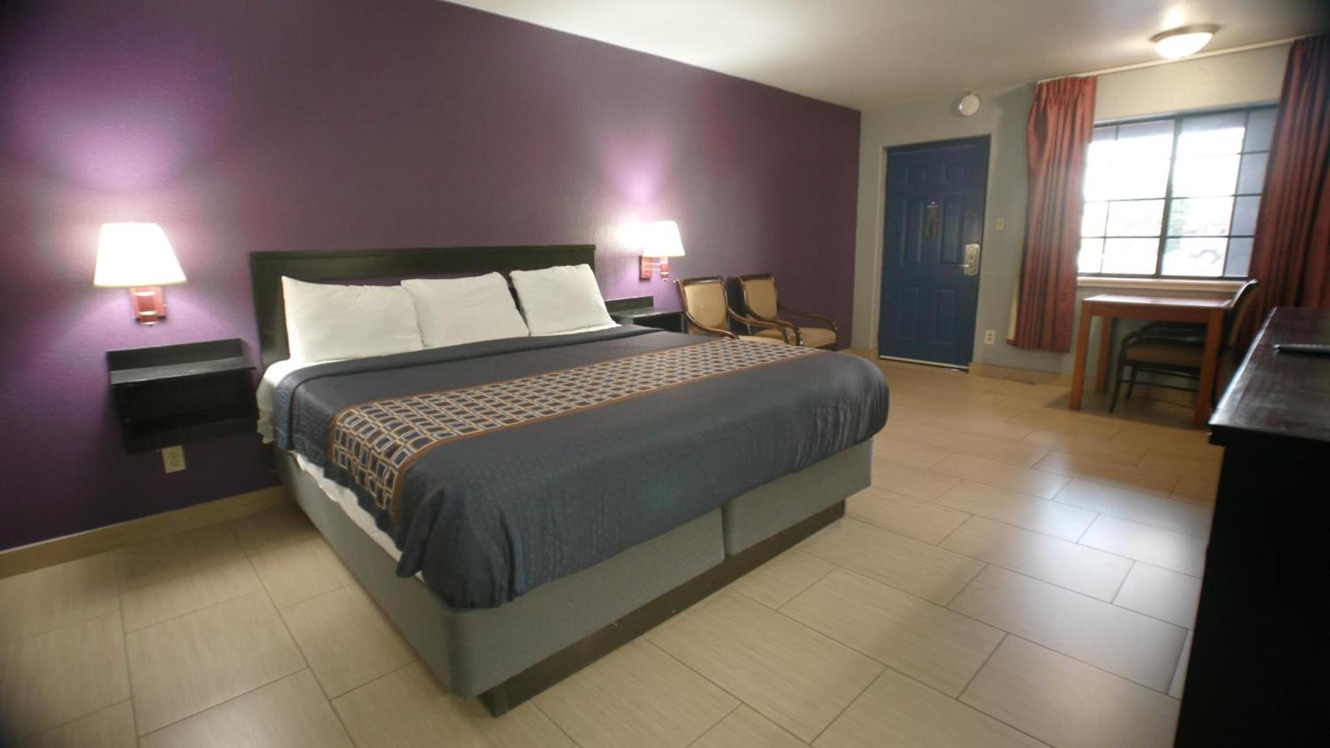 Texas Inn McAllen Airport photo 36