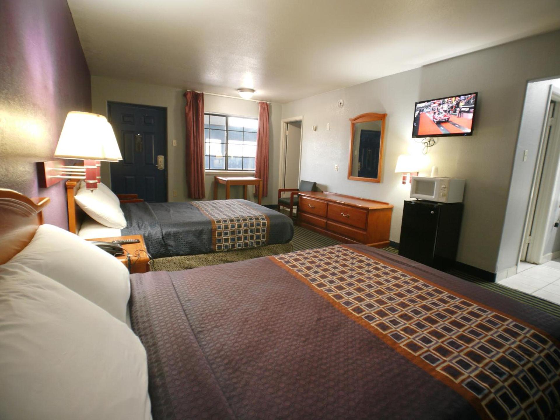 Texas Inn McAllen Airport photo 57