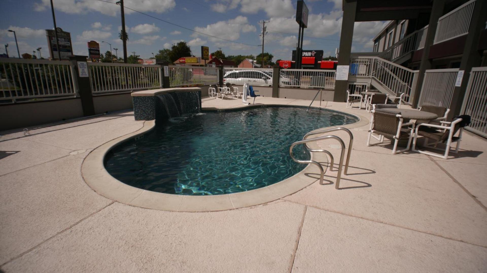 Texas Inn McAllen Airport photo 61