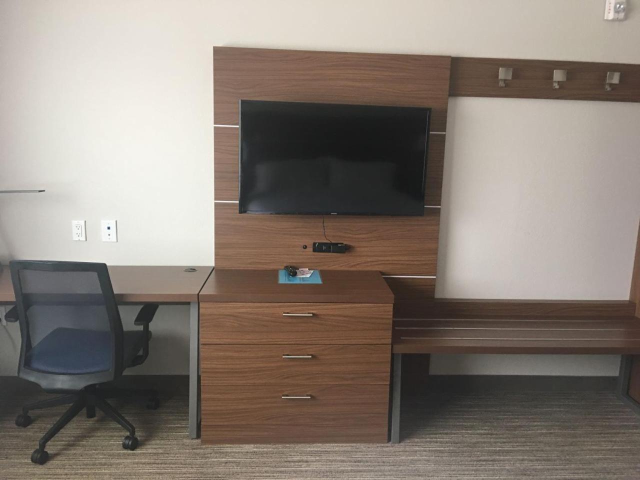 Holiday Inn Express & Suites Brenham South by IHG photo 7