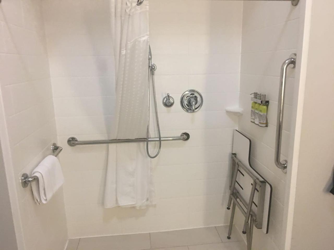 Holiday Inn Express & Suites Brenham South by IHG photo 6