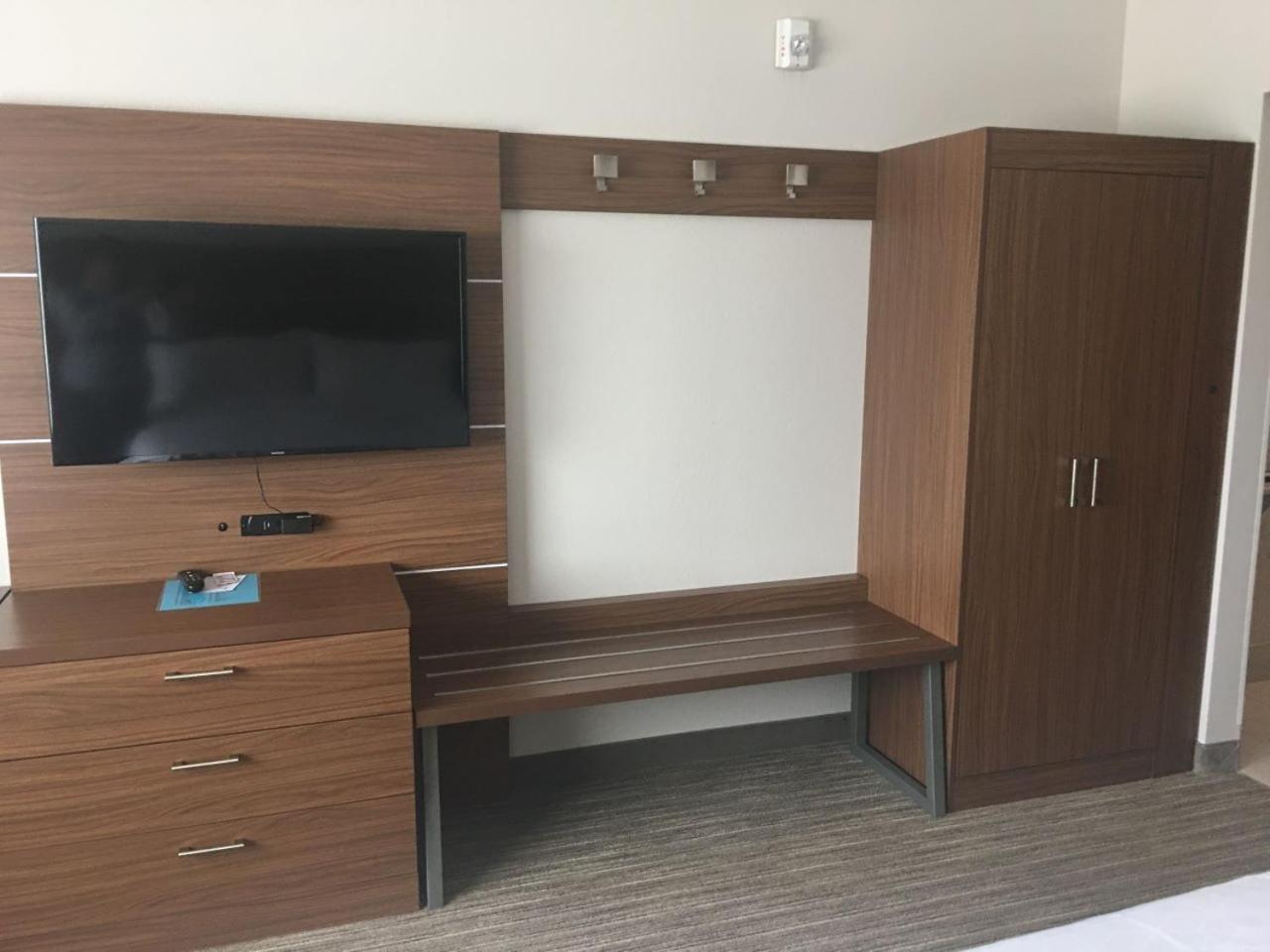 Holiday Inn Express & Suites Brenham South by IHG photo 5