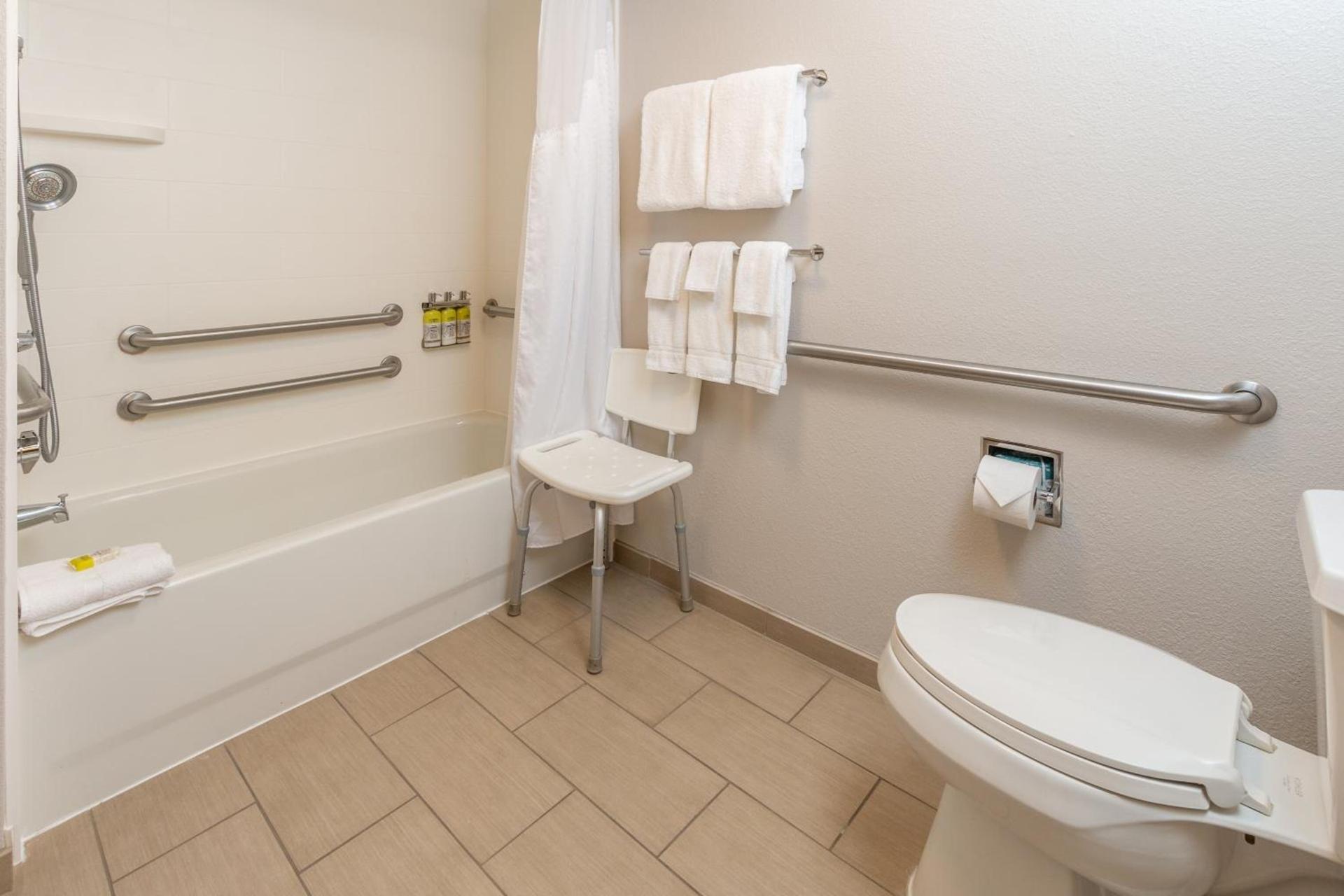 Holiday Inn Express & Suites Tupelo by IHG photo 10