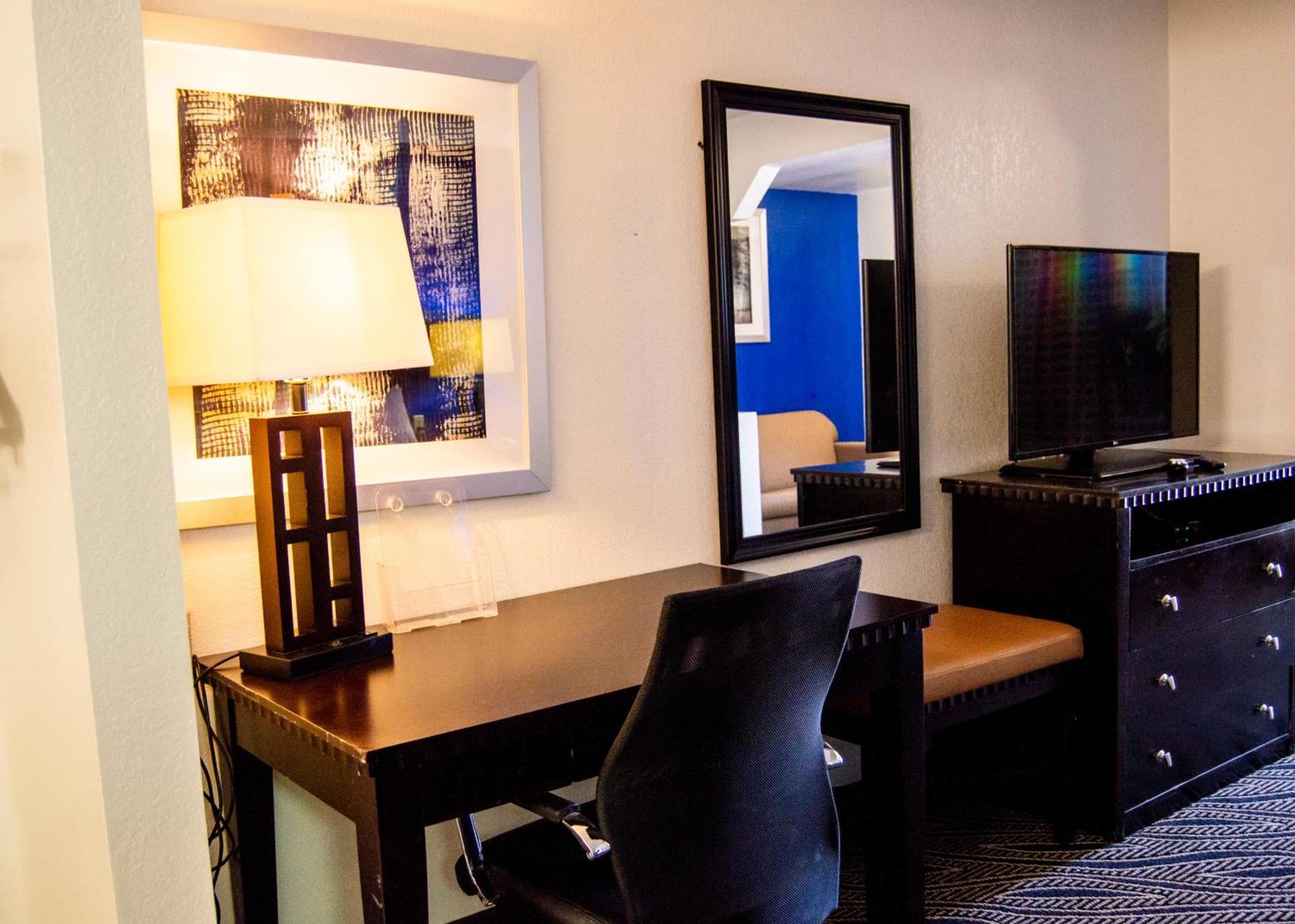 Blue Jay Inn & Suites photo 19