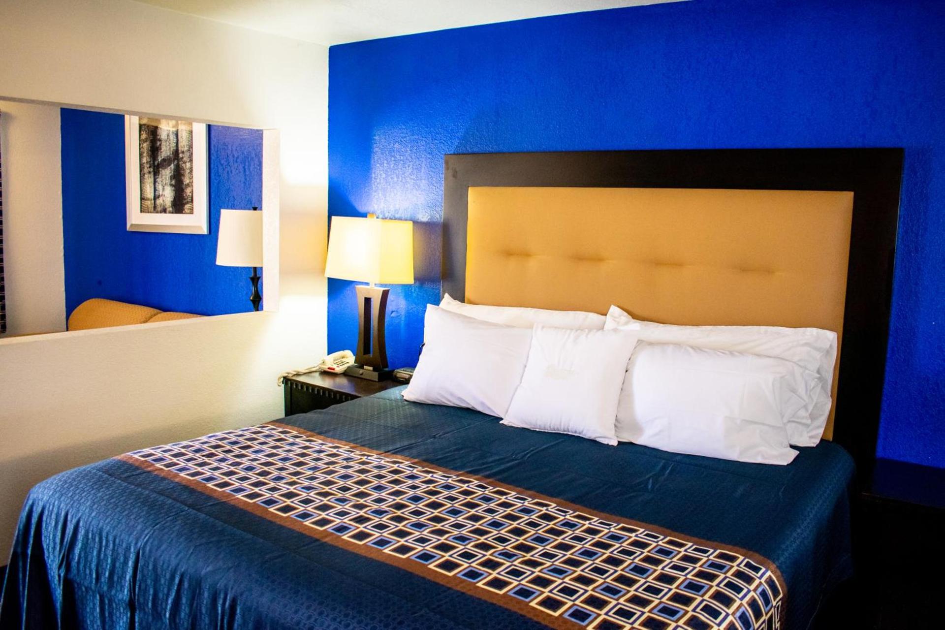 Blue Jay Inn & Suites photo 21