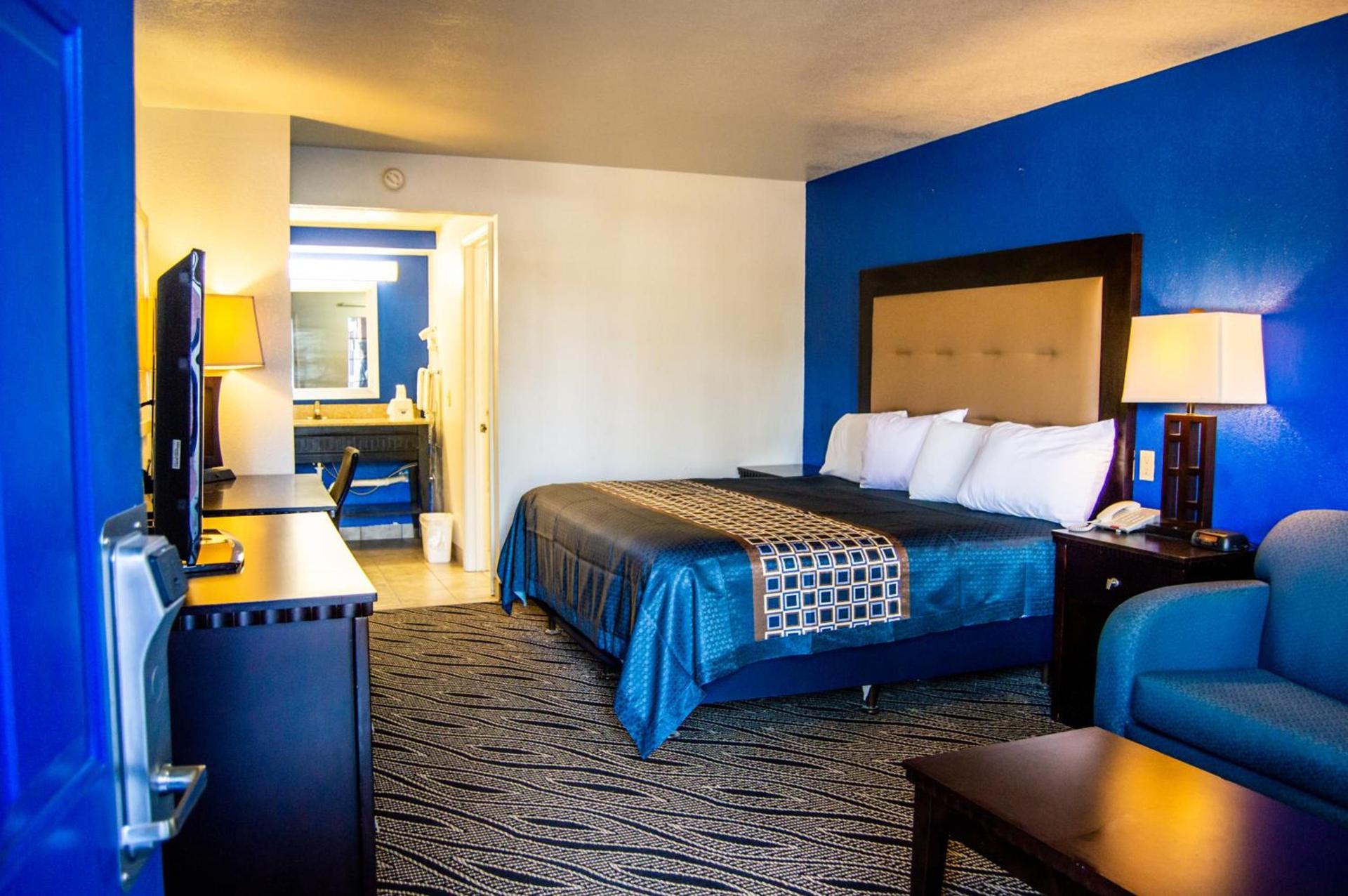 Blue Jay Inn & Suites photo 13