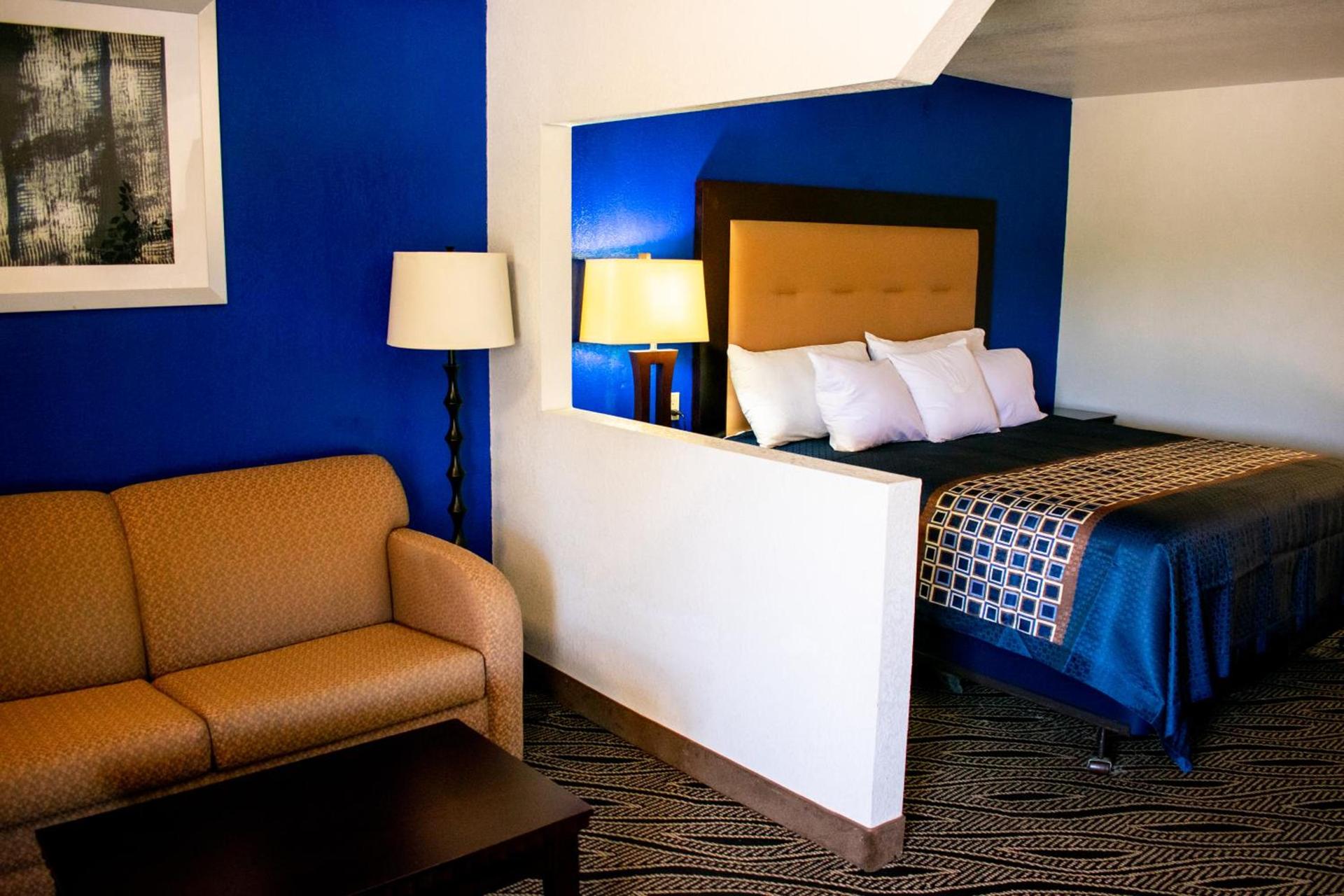 Blue Jay Inn & Suites photo 26