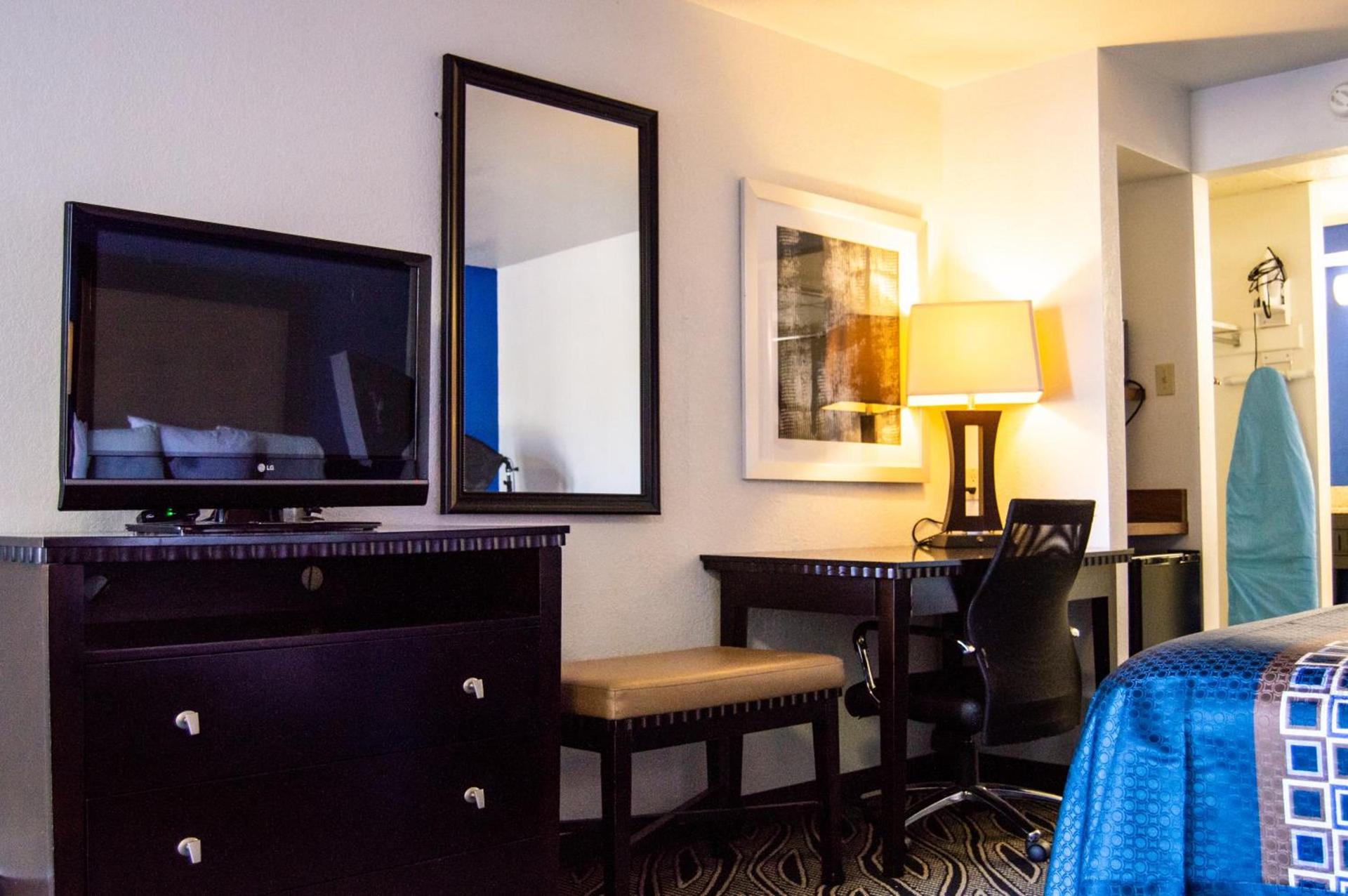 Blue Jay Inn & Suites photo 20
