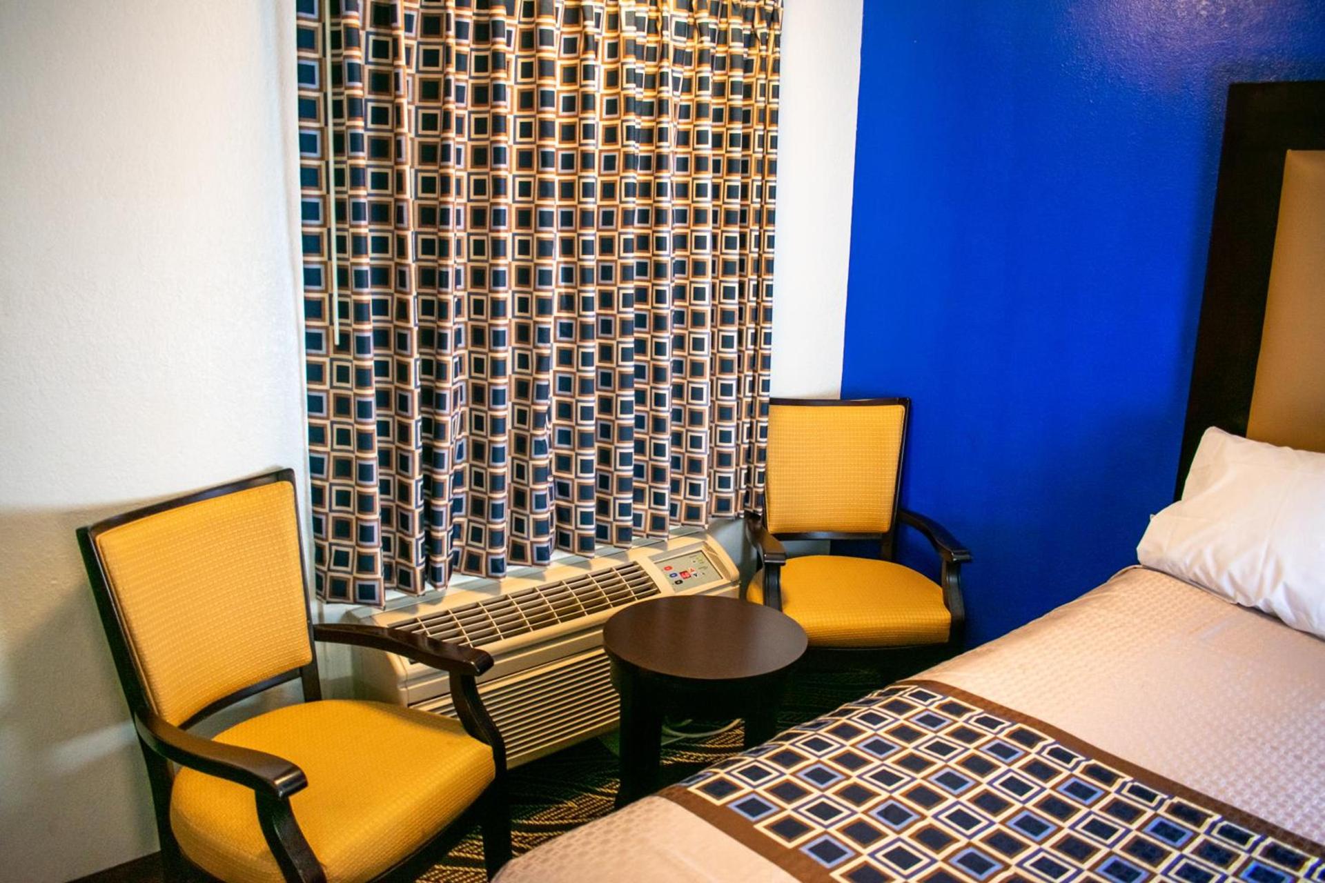 Blue Jay Inn & Suites photo 16