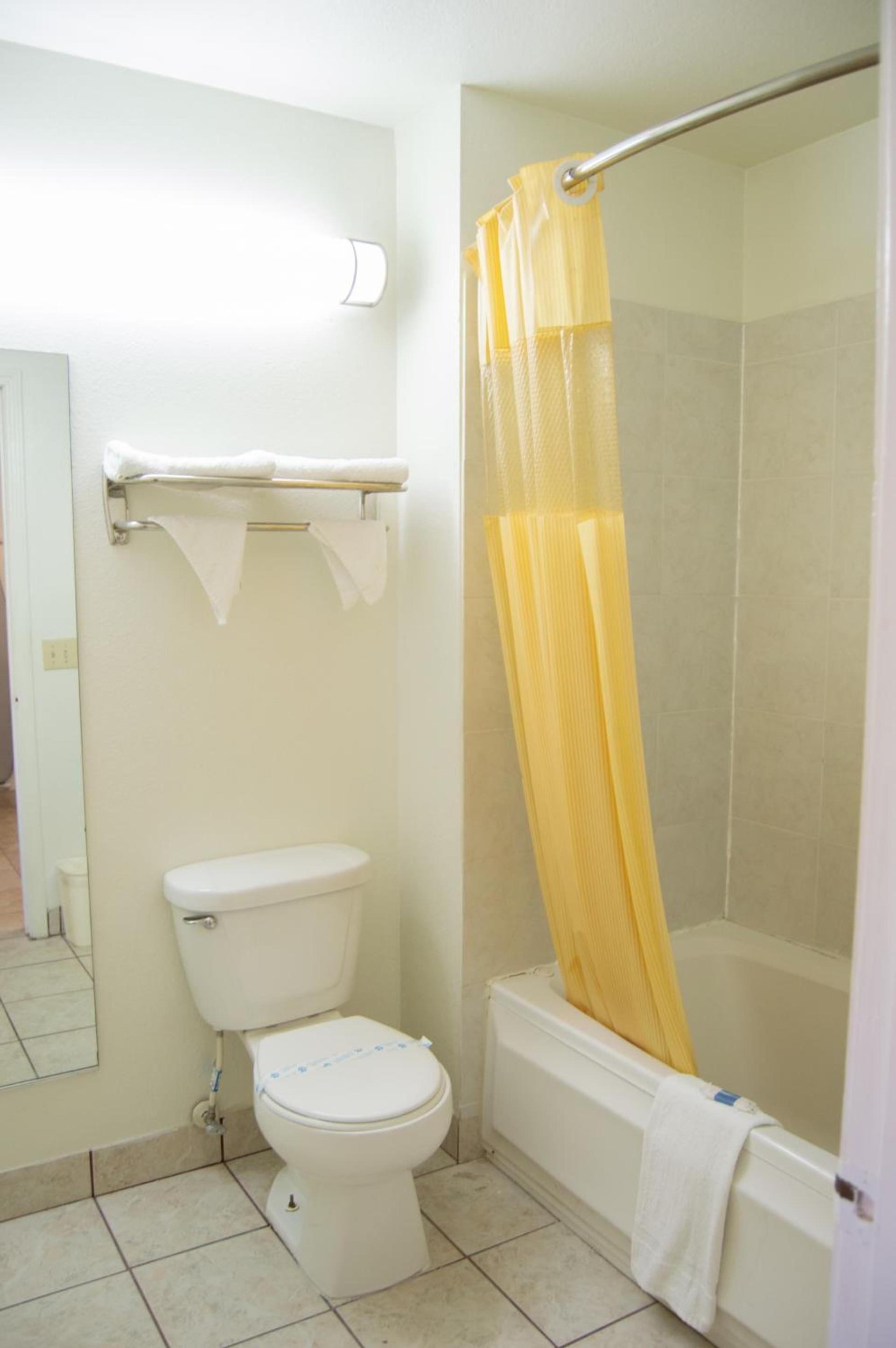 Blue Jay Inn & Suites photo 10