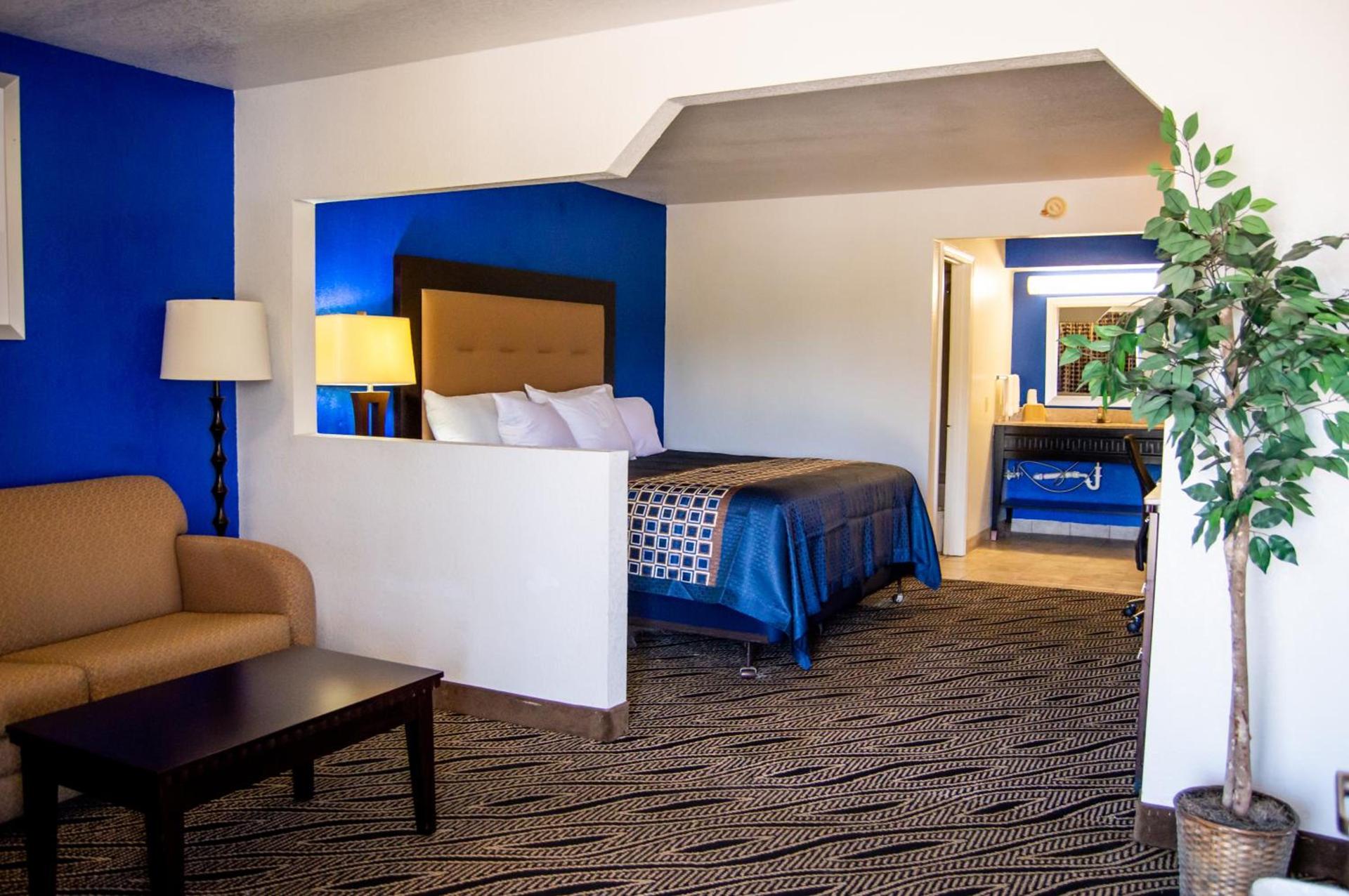 Blue Jay Inn & Suites photo 11
