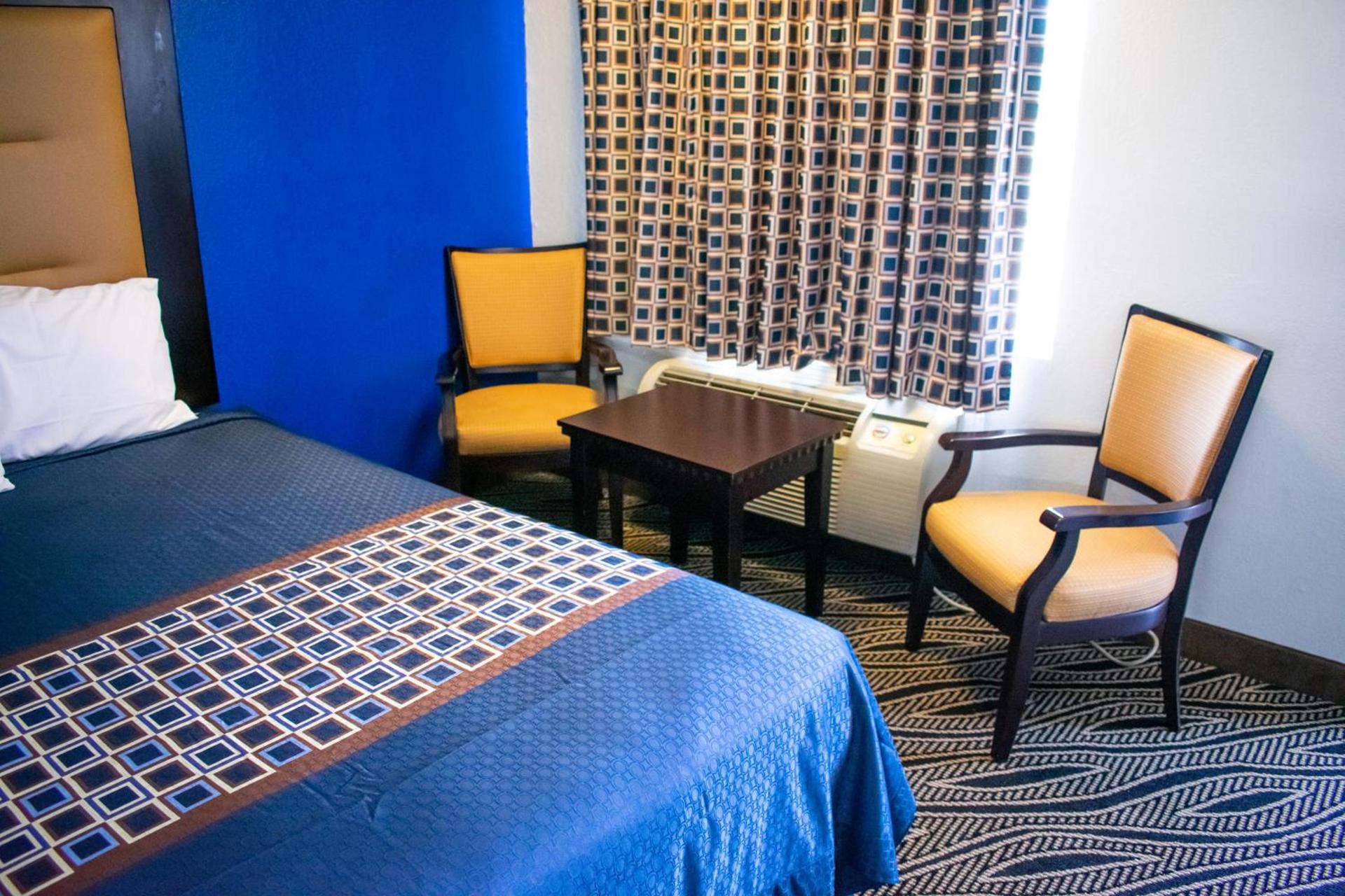 Blue Jay Inn & Suites photo 7