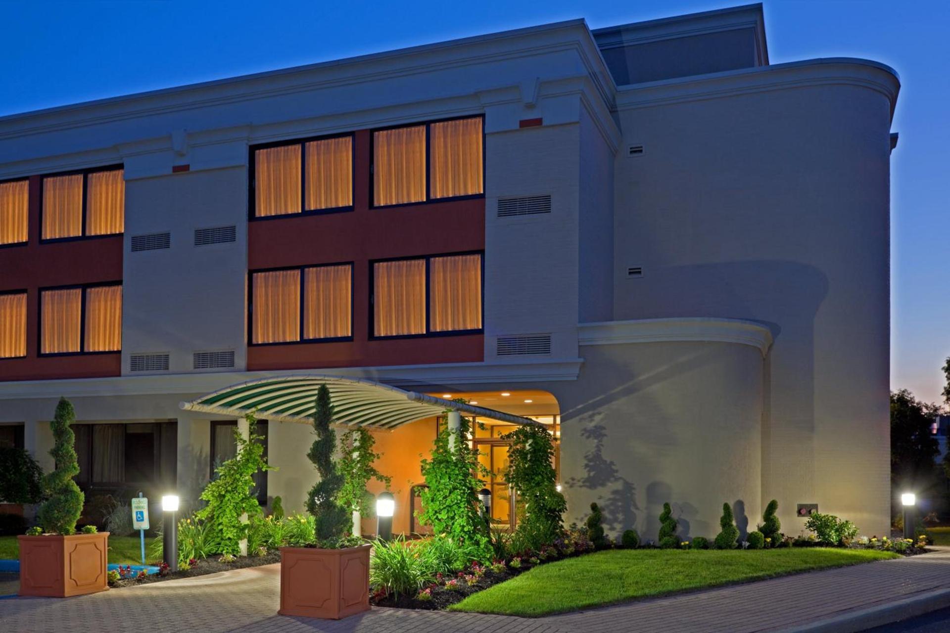 Armoni Inn & Suites photo 25