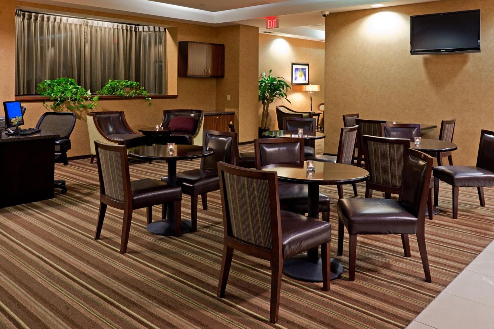 Armoni Inn & Suites photo 24