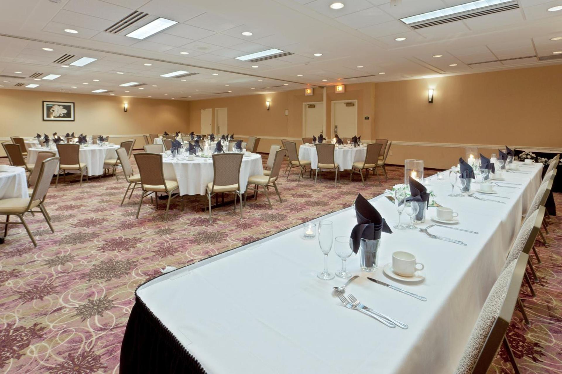 Armoni Inn & Suites photo 28