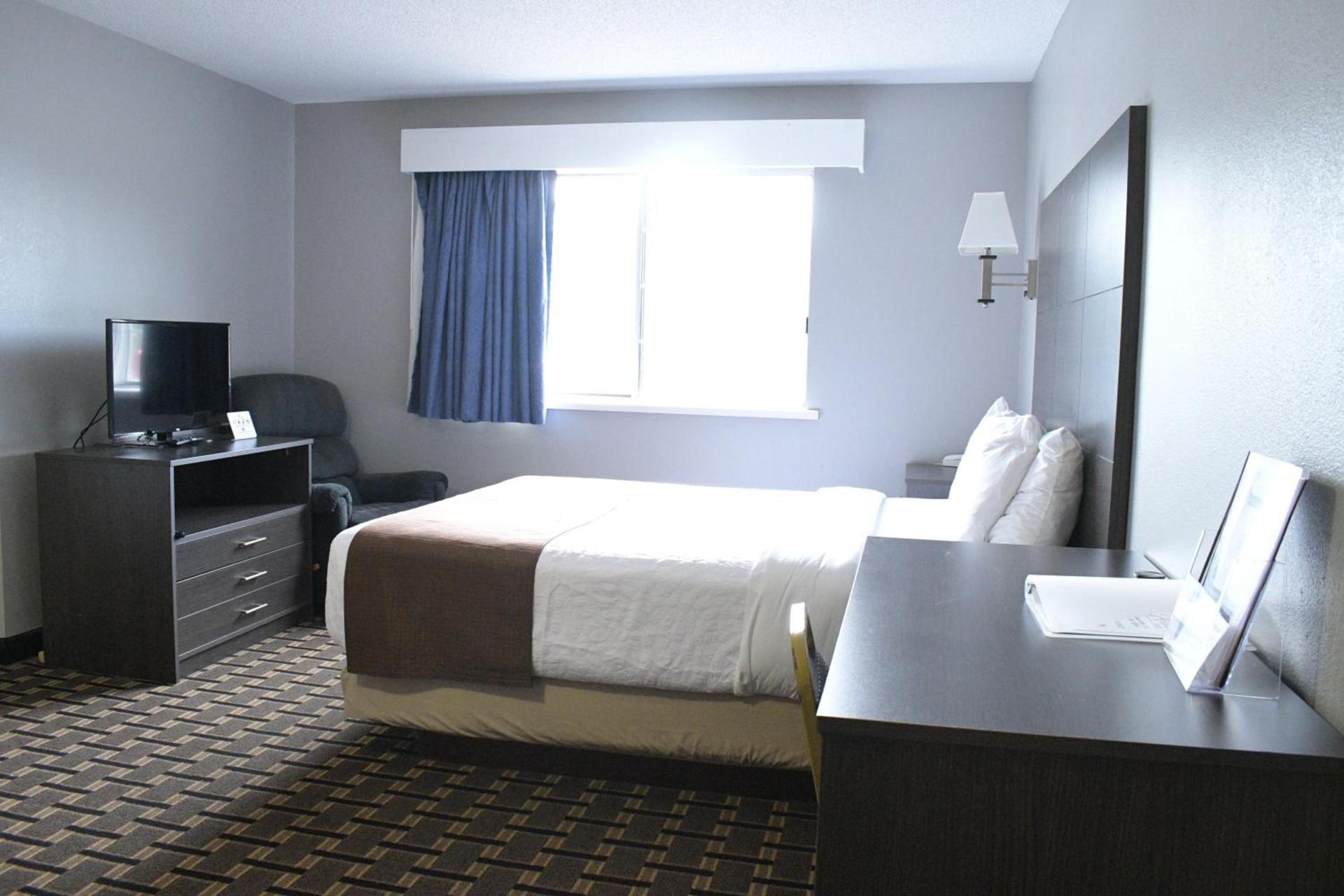 Adams Inn and Suites photo 25