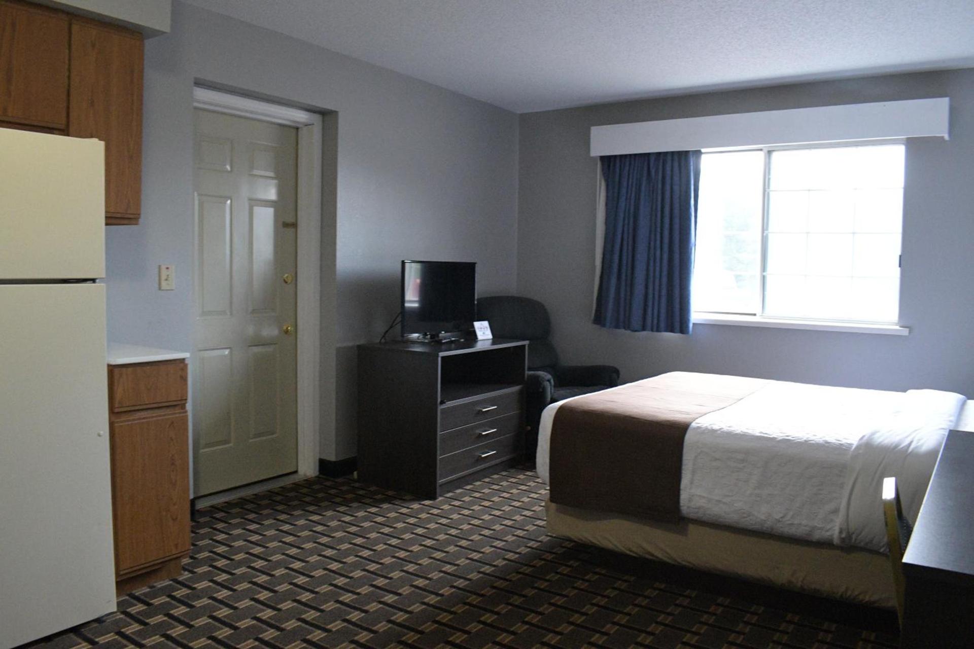 Adams Inn and Suites photo 24