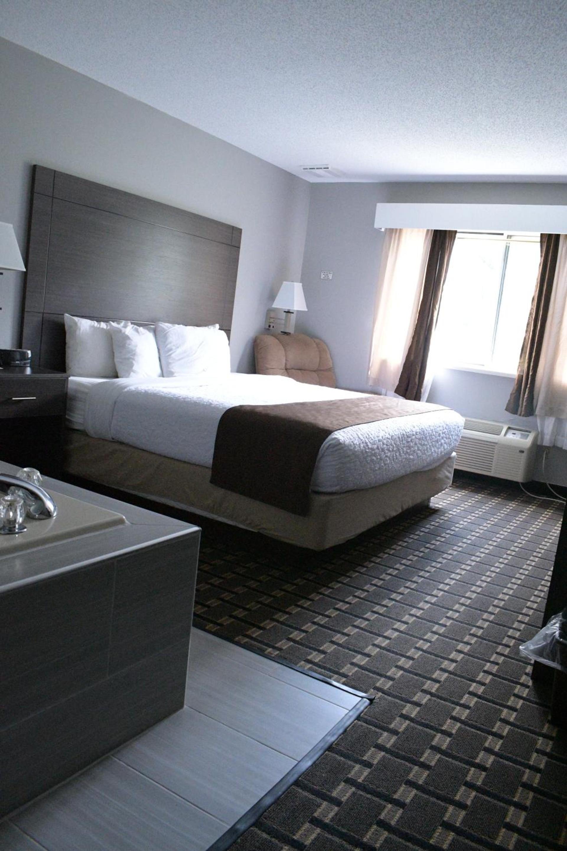 Adams Inn and Suites photo 29