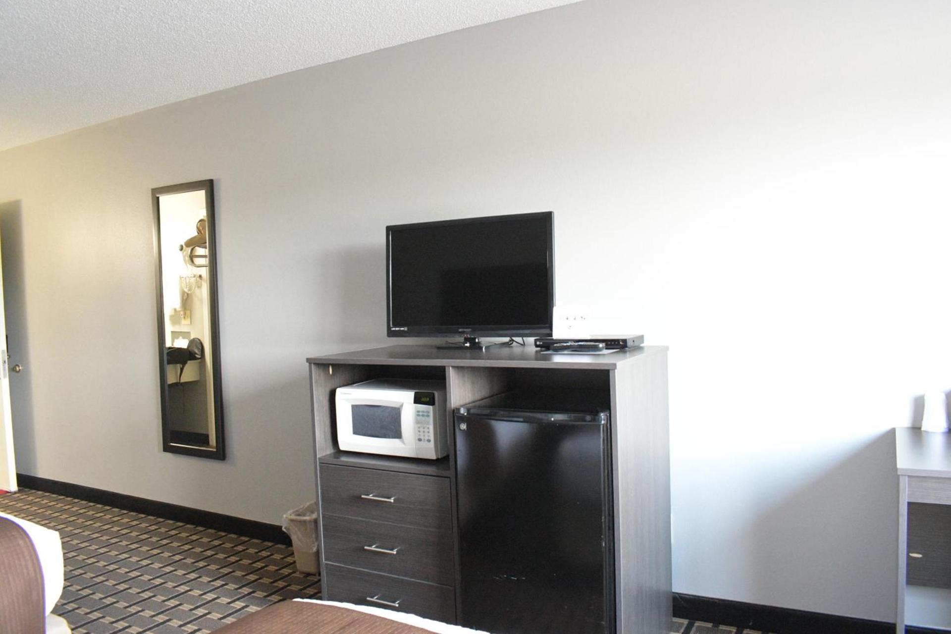 Adams Inn and Suites photo 40