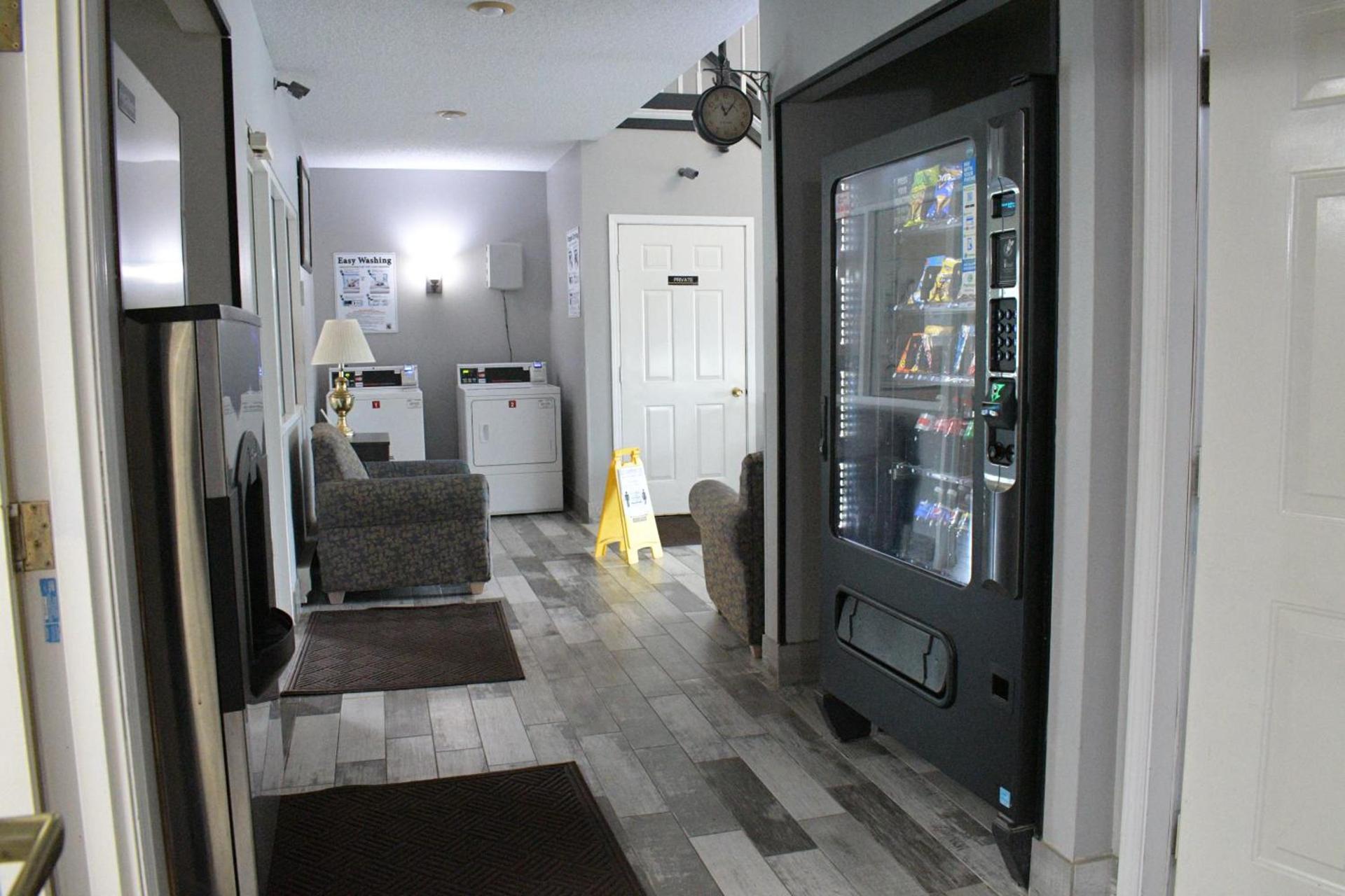 Adams Inn and Suites photo 46
