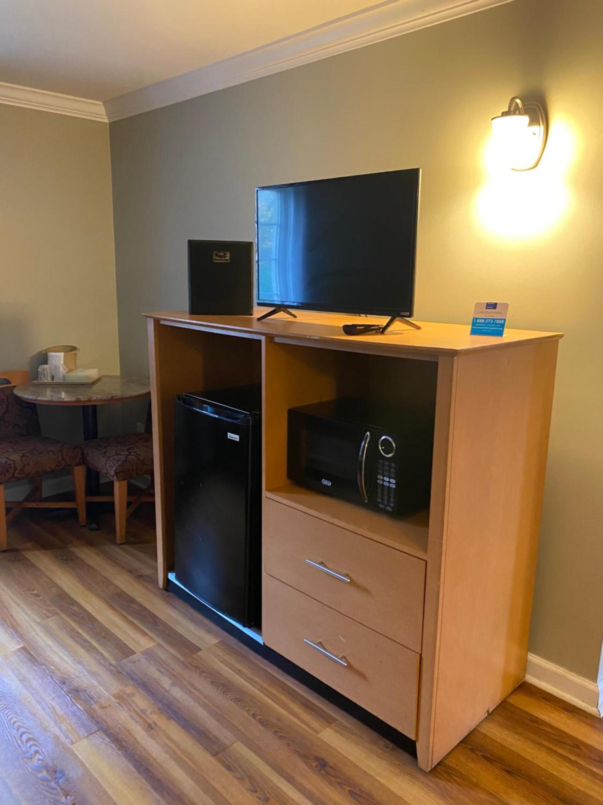 Econo Lodge at the Falls North photo 27
