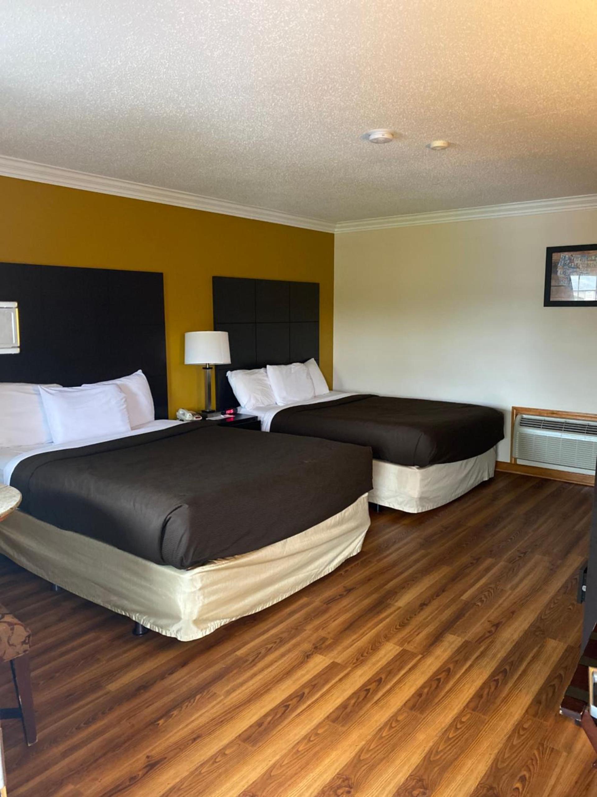 Econo Lodge at the Falls North photo 33