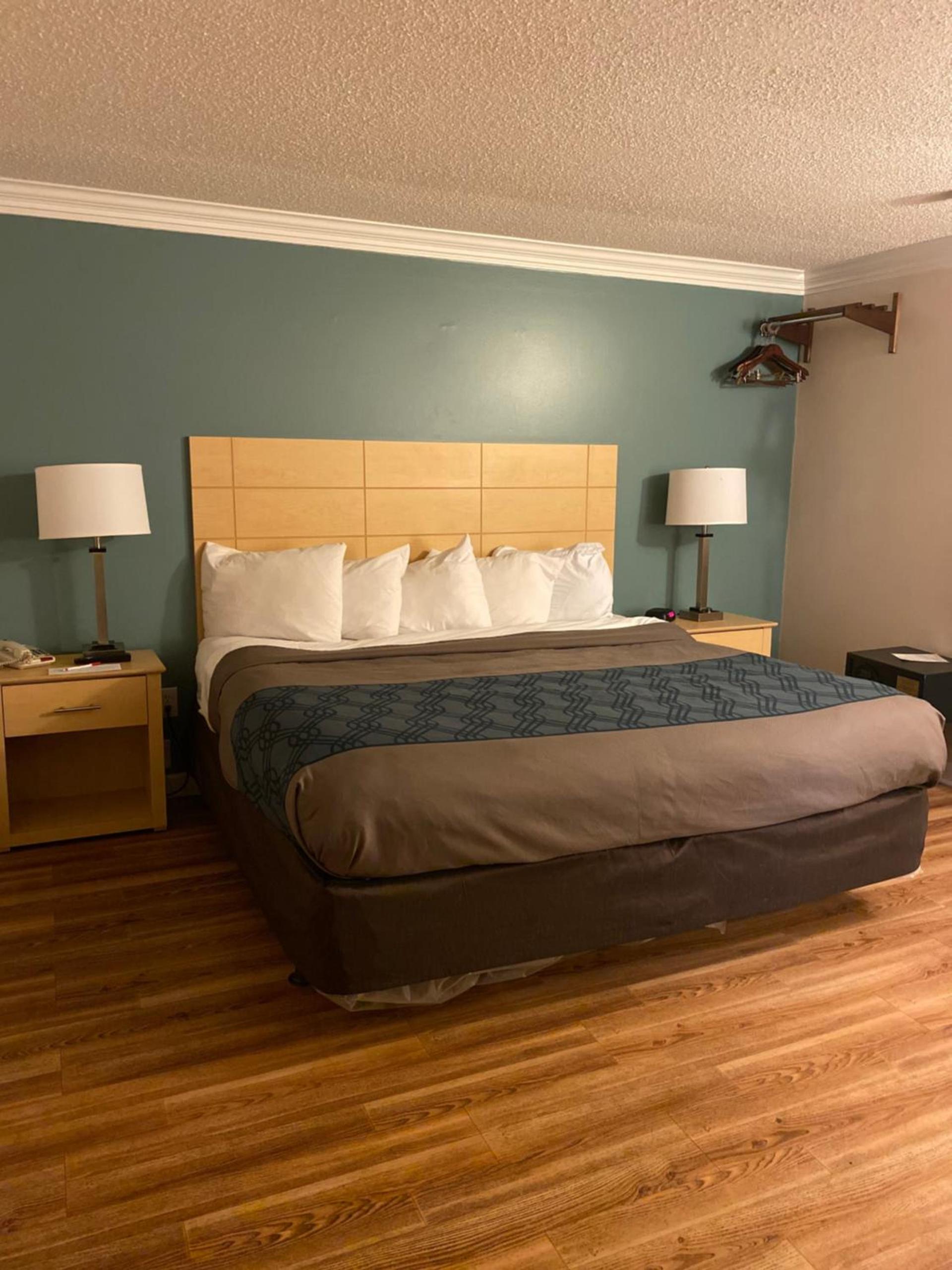 Econo Lodge at the Falls North photo 36