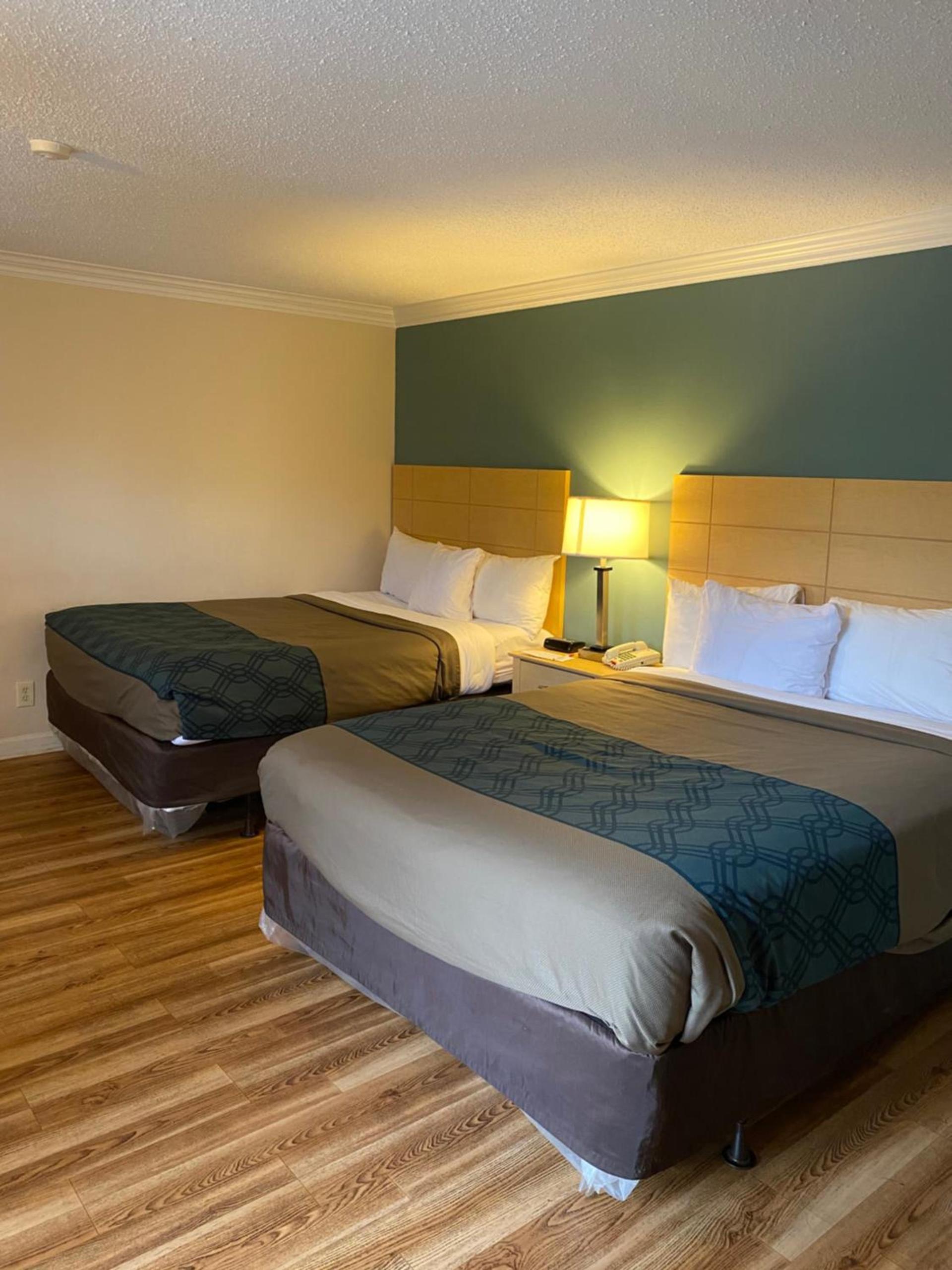 Econo Lodge at the Falls North photo 40