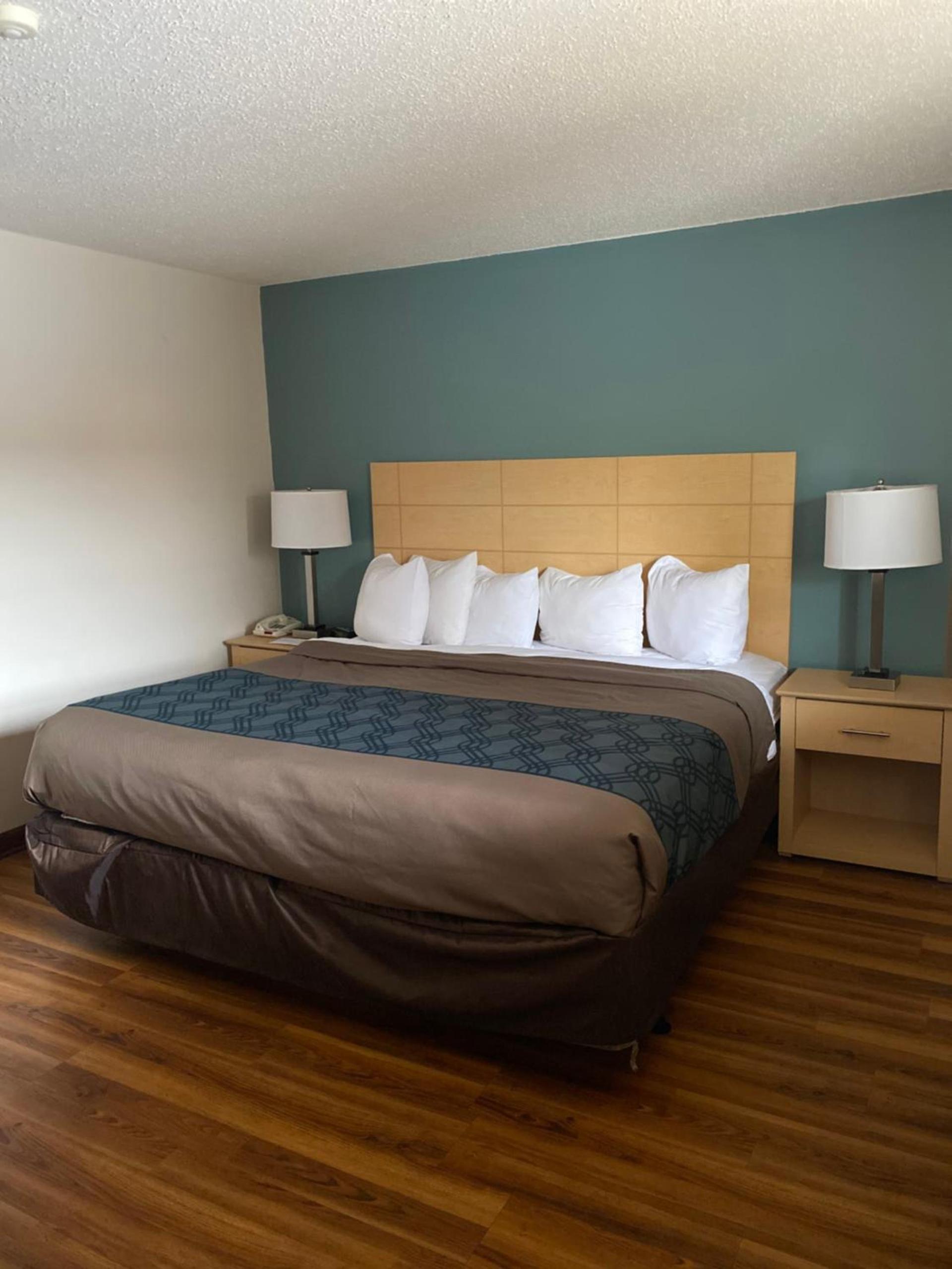 Econo Lodge at the Falls North photo 41