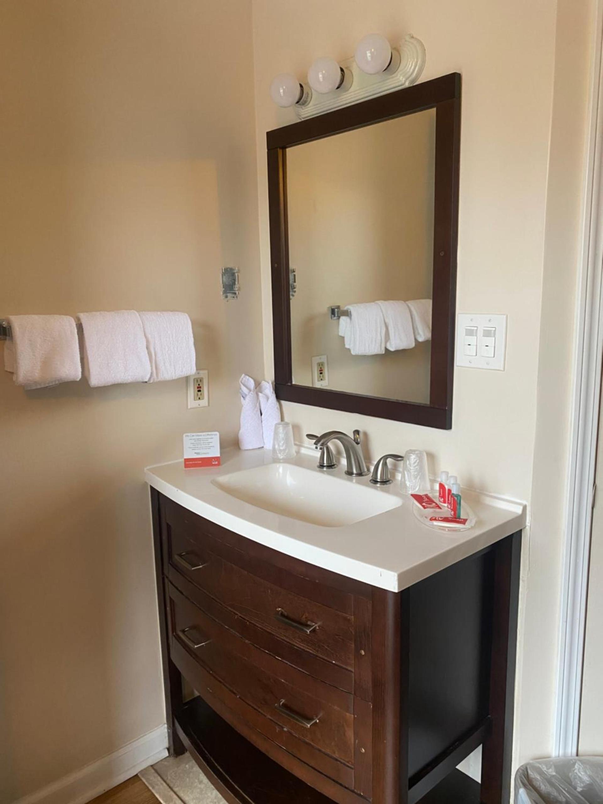 Econo Lodge at the Falls North photo 42