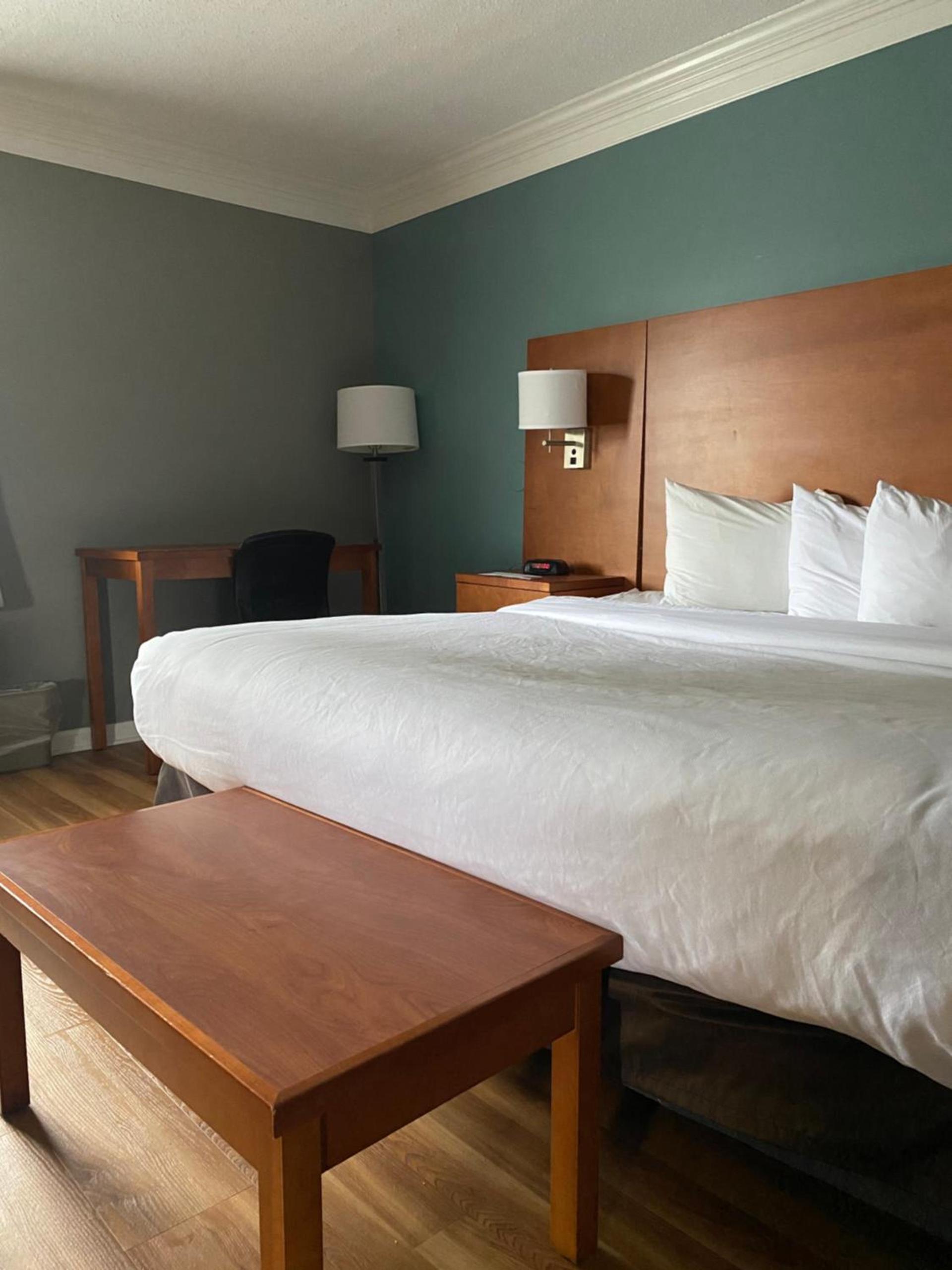 Econo Lodge at the Falls North photo 44