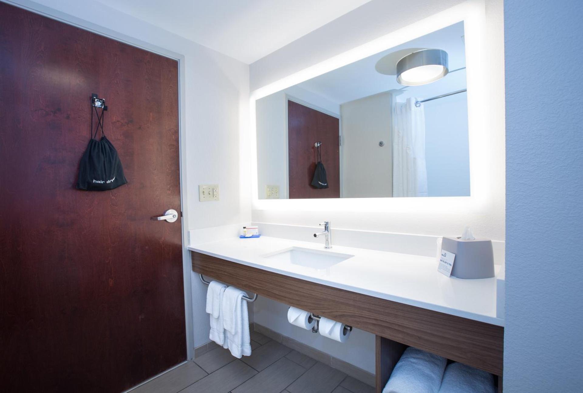 Holiday Inn Express & Suites Tupelo by IHG photo 20