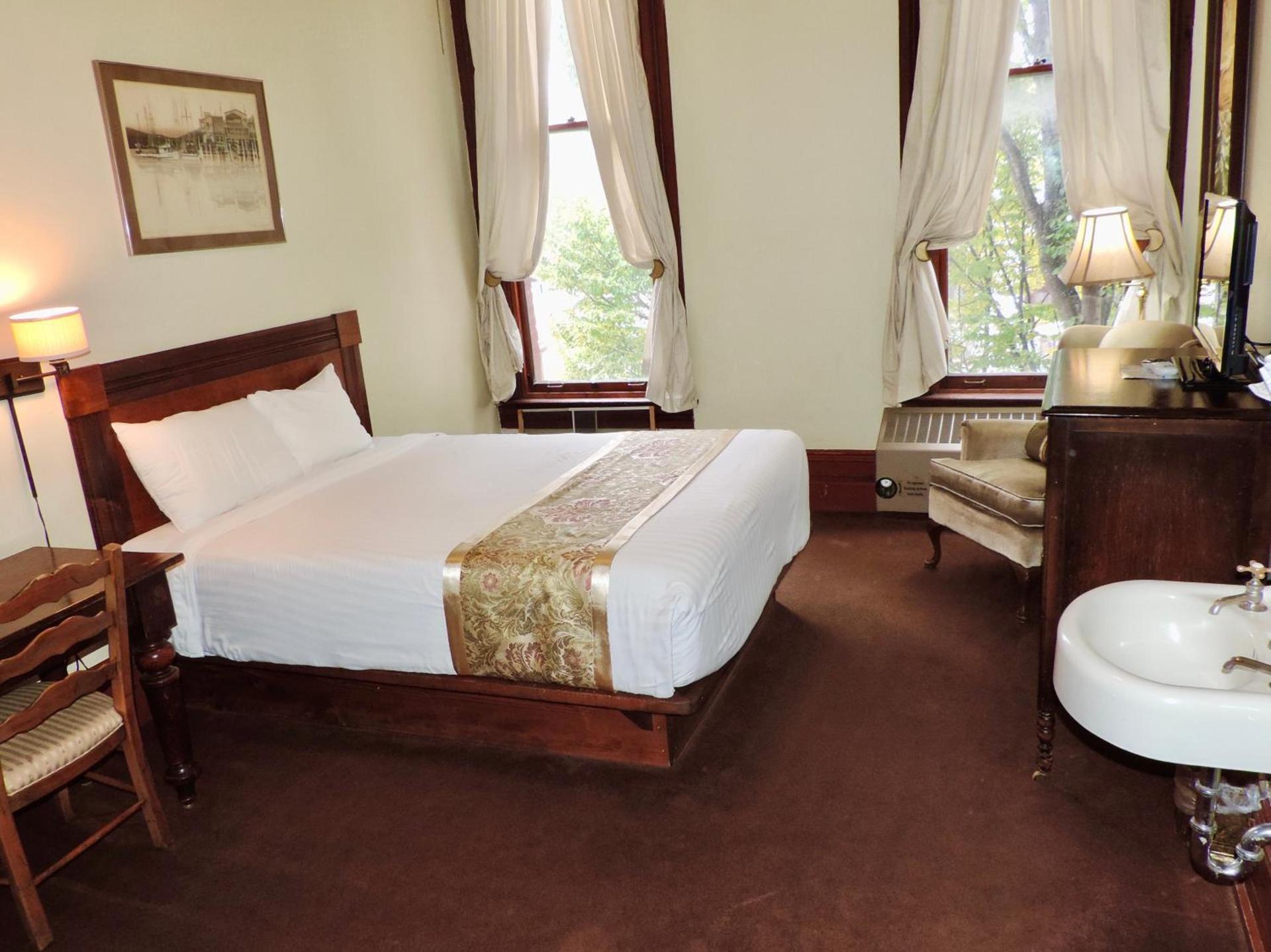 The Monarch Hotel photo 22