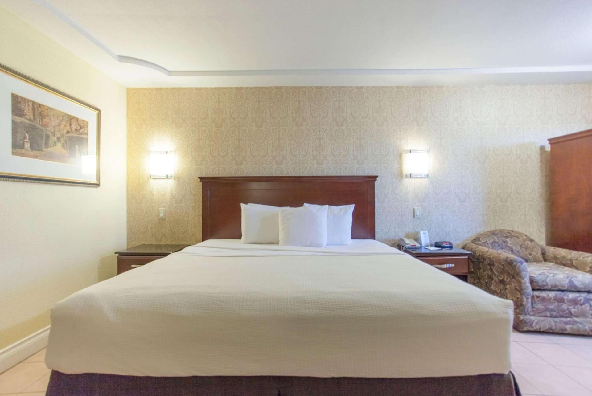 Days Inn by Wyndham Shenandoah photo 8