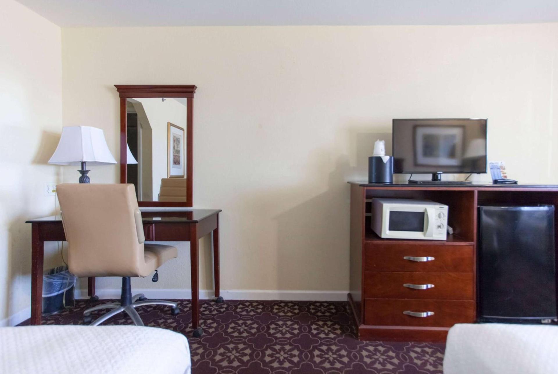 Days Inn by Wyndham Shenandoah photo 10