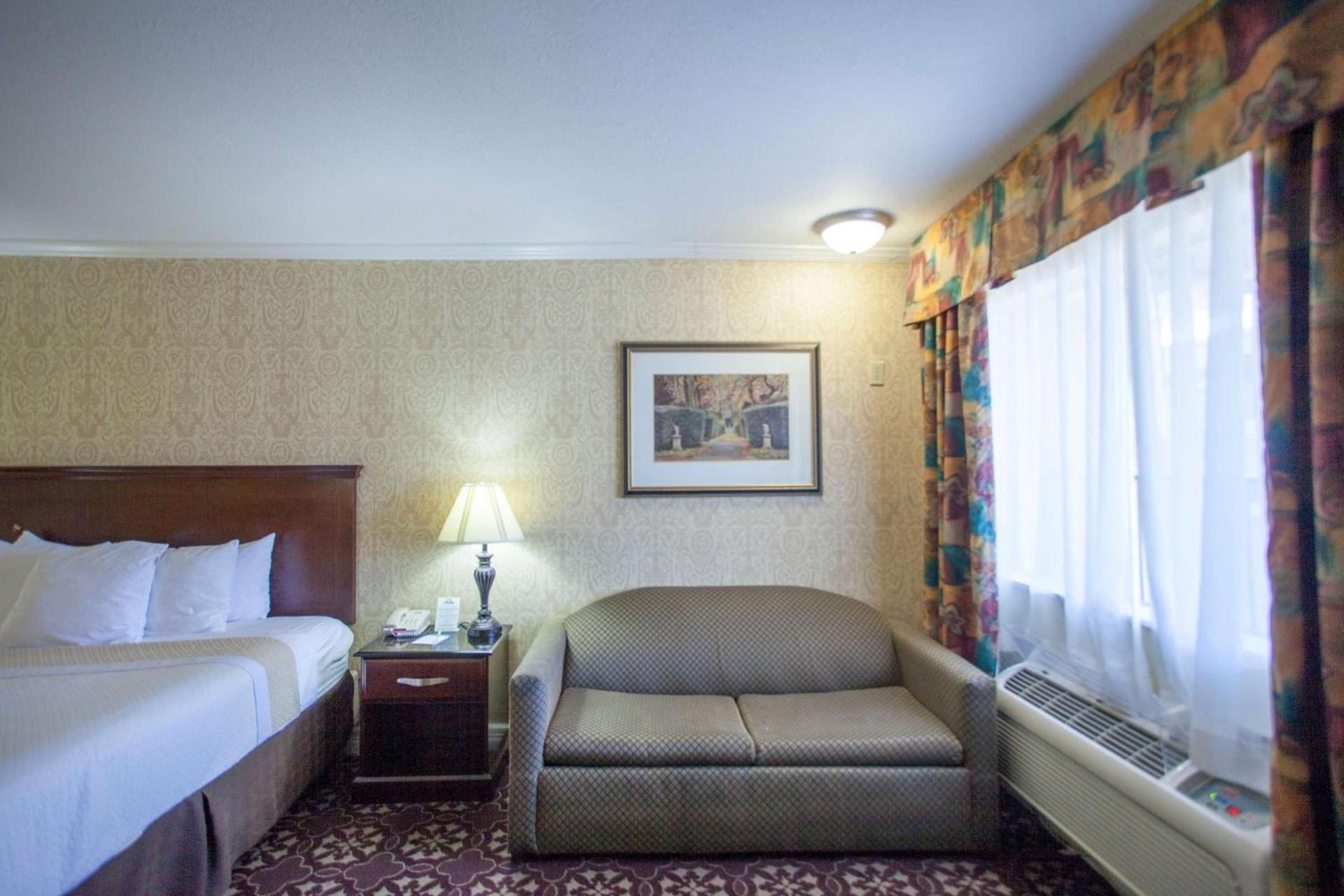 Days Inn by Wyndham Shenandoah photo 12