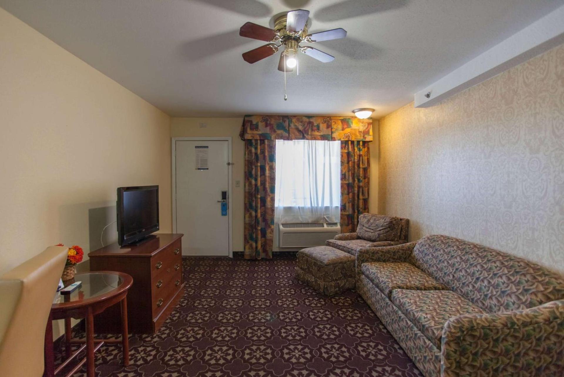 Days Inn by Wyndham Shenandoah photo 25