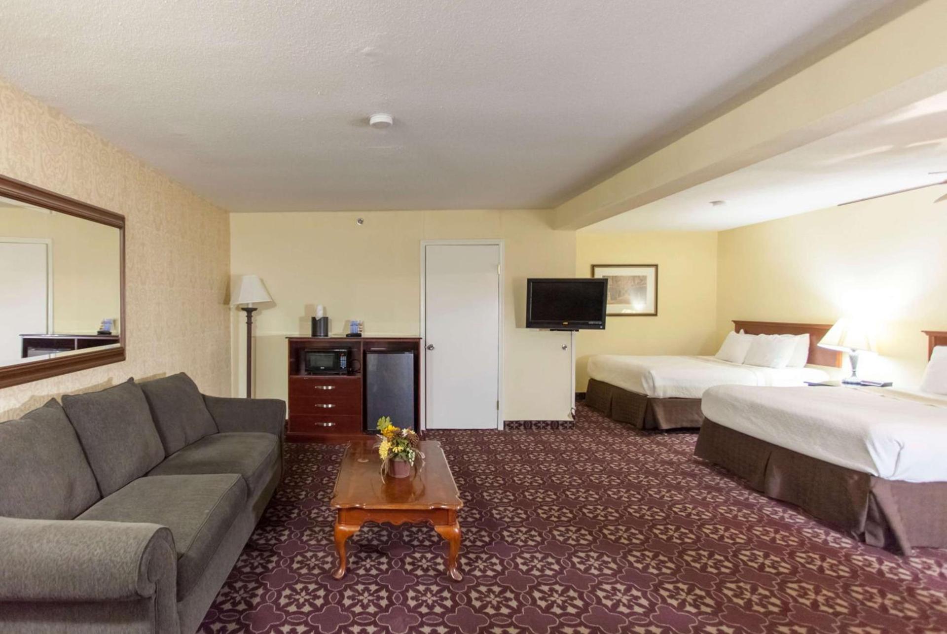 Days Inn by Wyndham Shenandoah photo 32