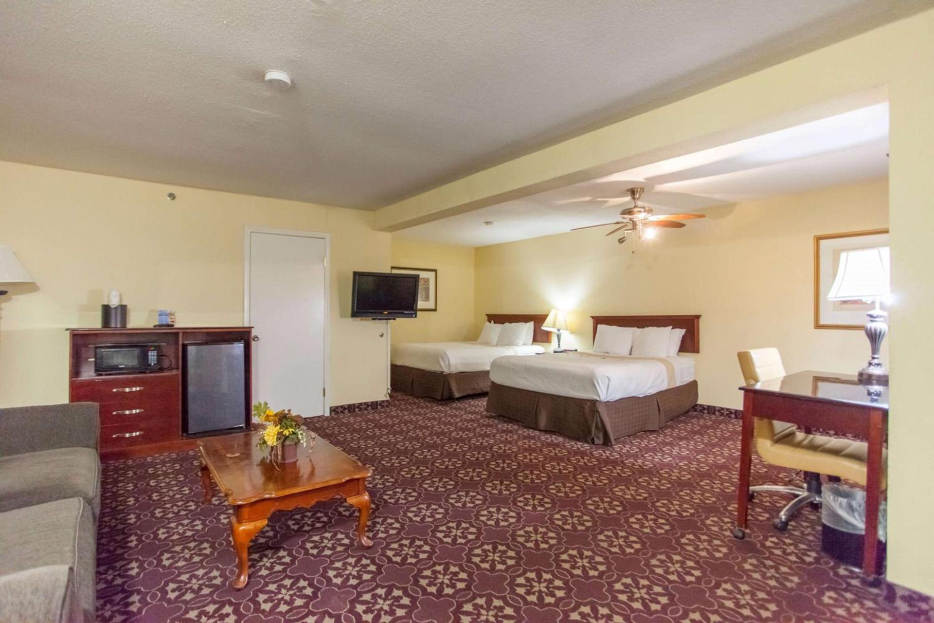 Days Inn by Wyndham Shenandoah photo 34