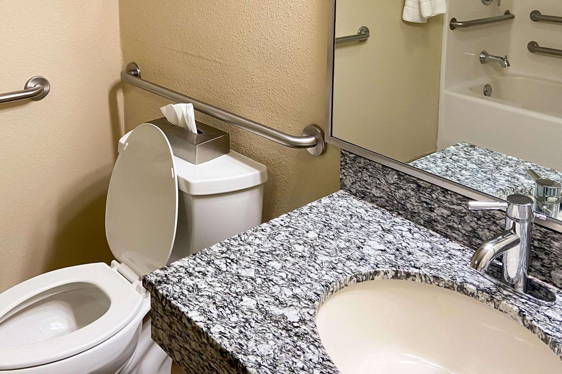 Comfort Suites Pittsburgh Airport photo 10
