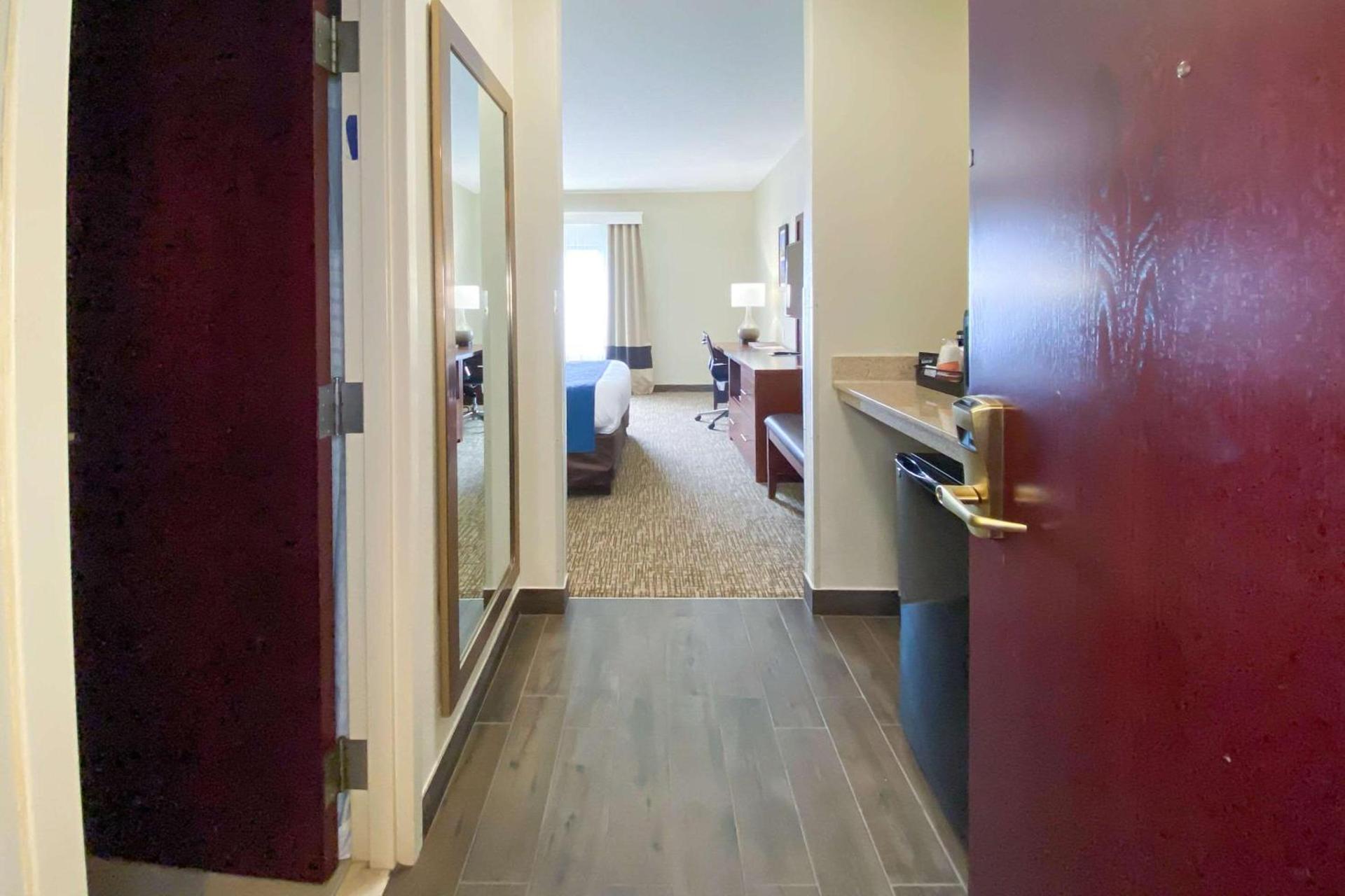 Comfort Inn East Windsor - Springfield photo 7