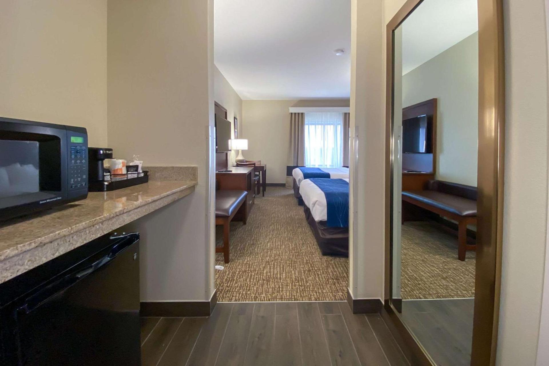 Comfort Inn East Windsor - Springfield photo 9