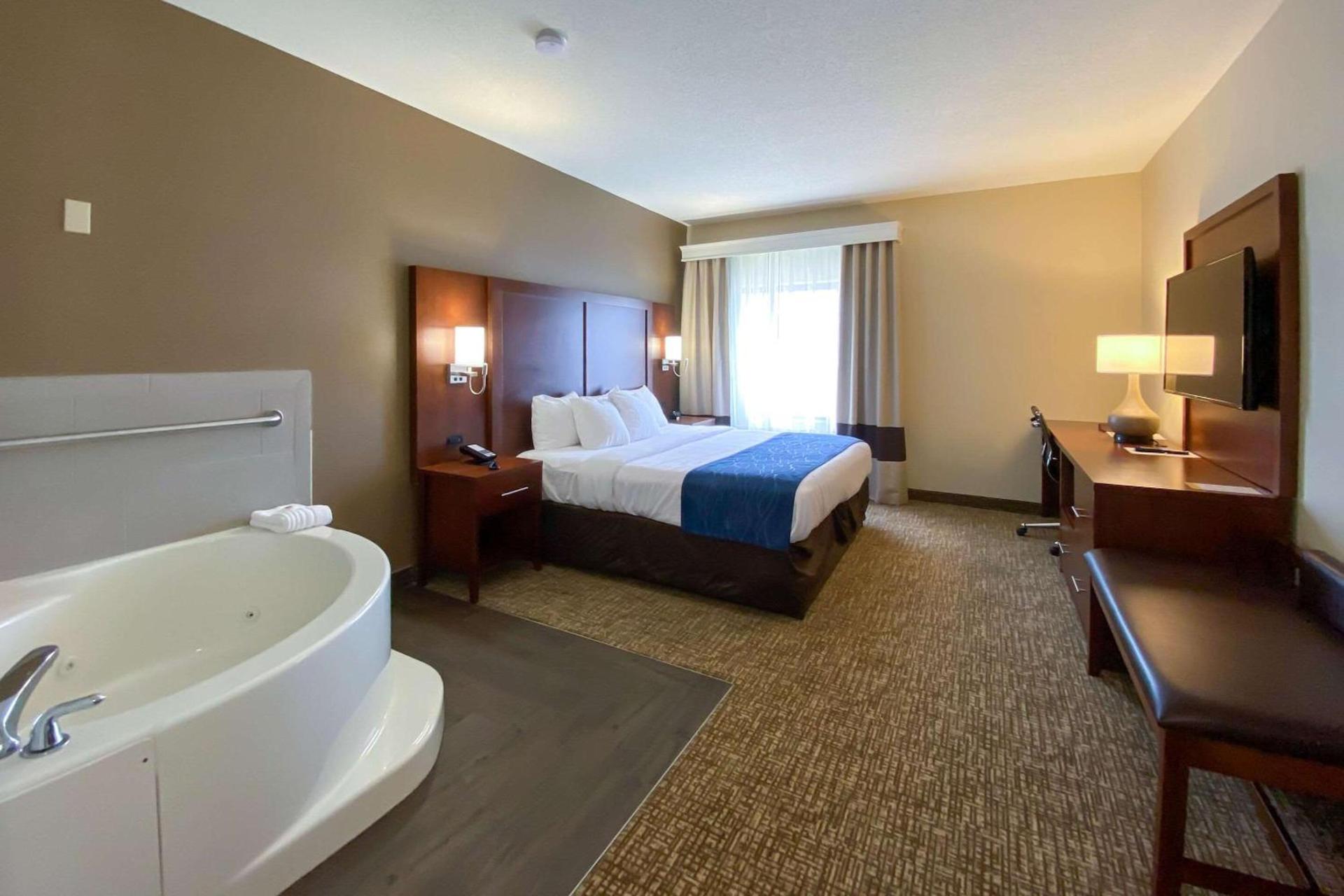 Comfort Inn East Windsor - Springfield photo 14