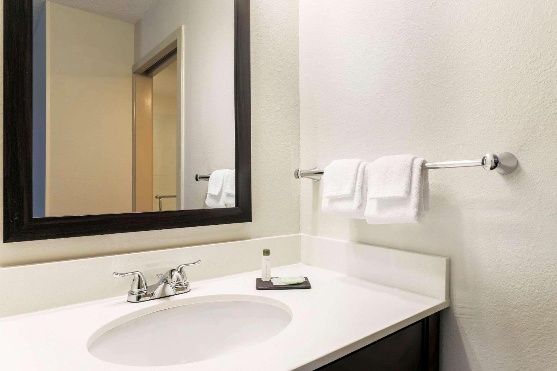 Sleep Inn Midway Airport photo 25
