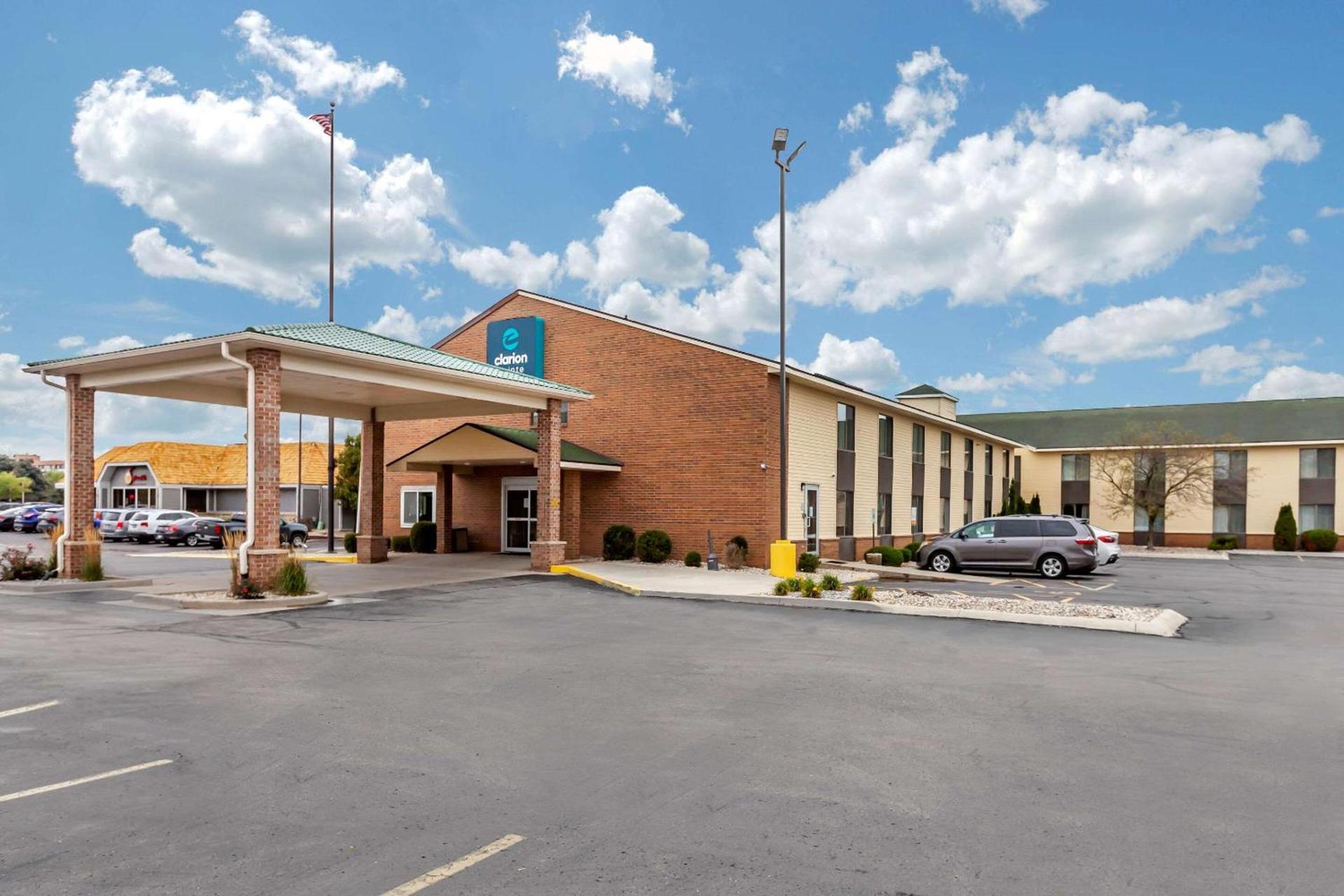 Clarion Pointe Racine - Mount Pleasant photo 2